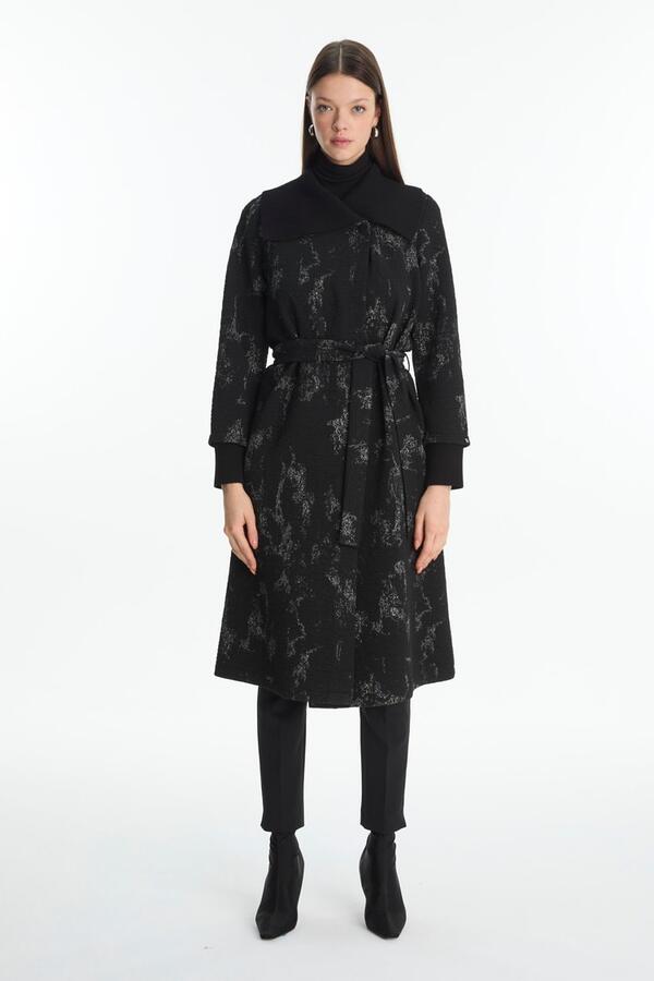 GENİŞ YAKA DESENLİ BAĞLAMALI KAP GENİŞ YAKA DESENLİ BAĞLAMALI KAP