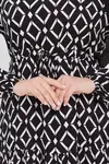 **GEOMETRİK DESEN BELİ İPLİ VİSKON ELBİSE