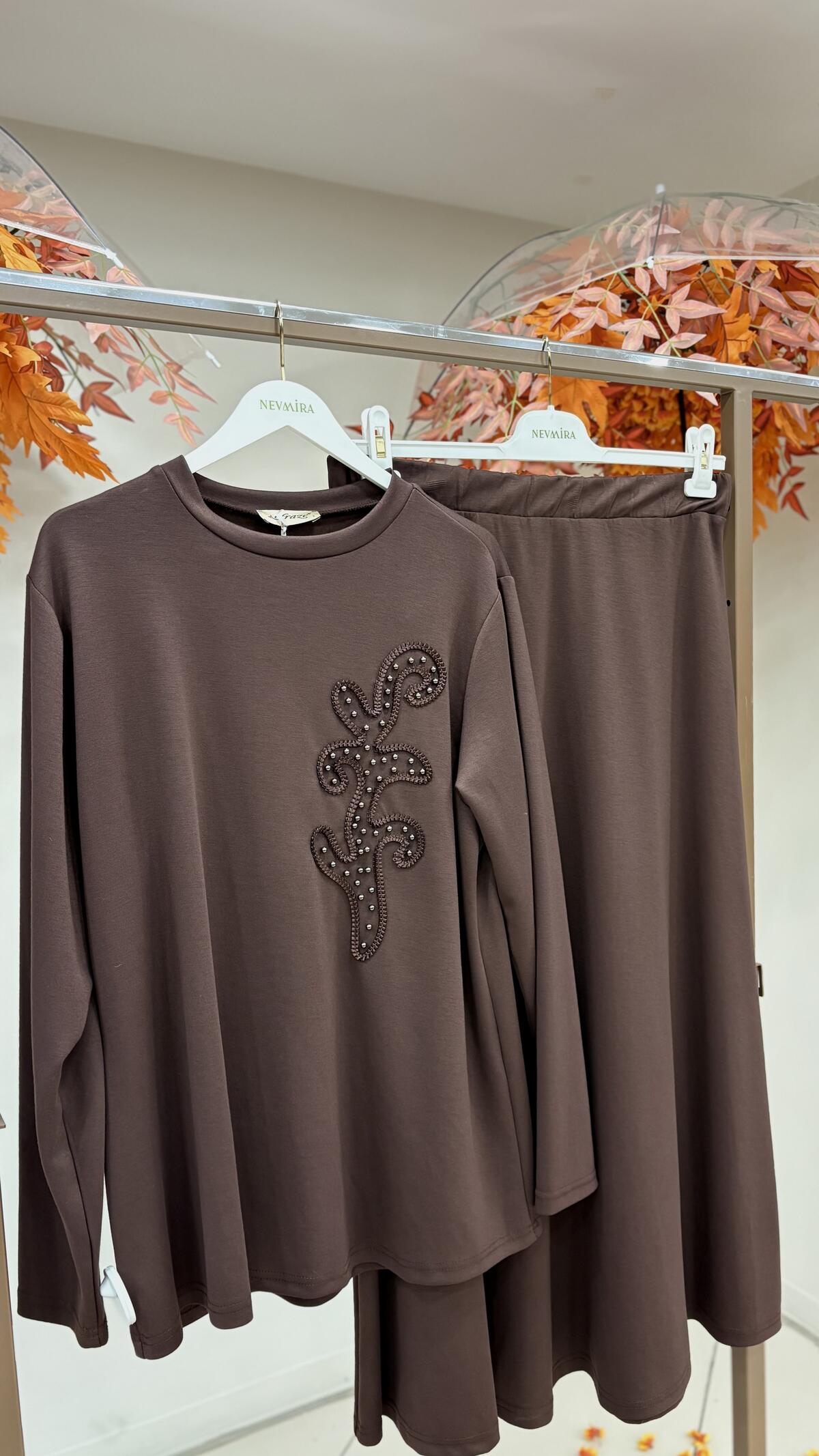 İNCİ İŞLEMELİ ETEKLİ TAKIM