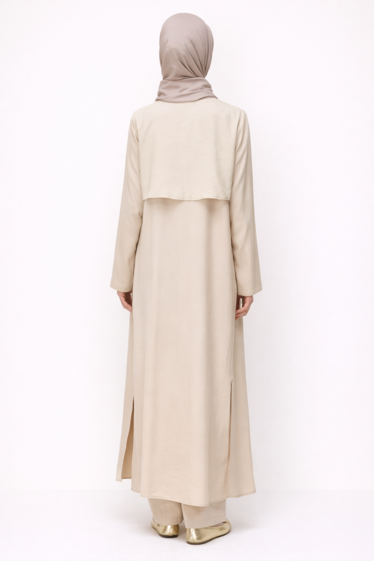 ARKA PELERİN DETAYLI DÜĞMELİ KAP