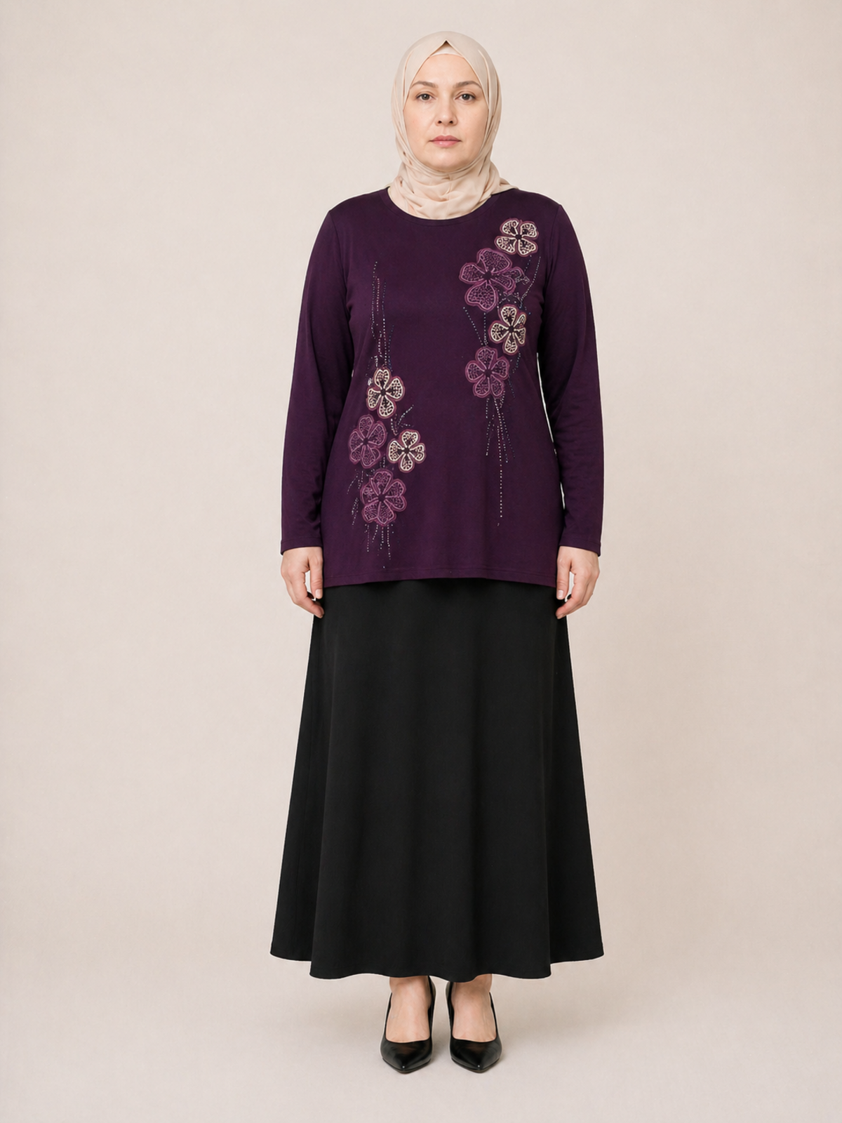 ÇİÇEK İŞLEMELİ TAŞLI BLUZ