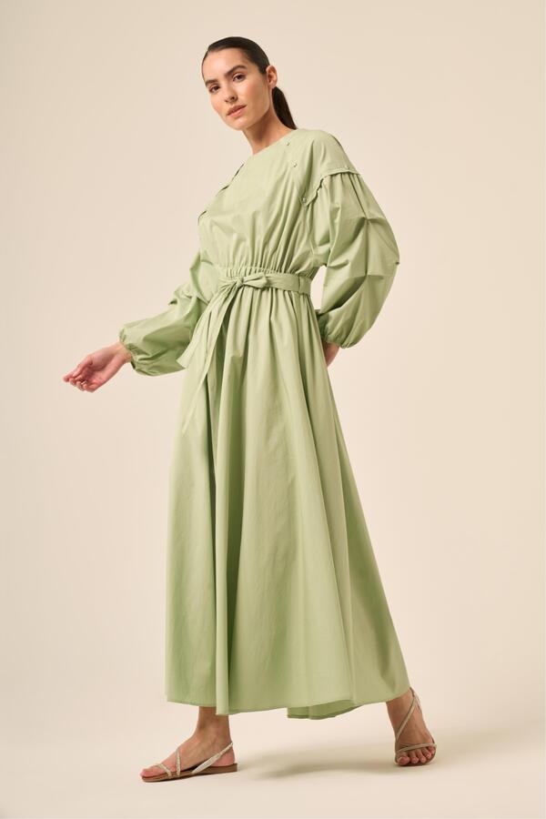 KOLKATLI BÜZGÜ DETAYLI BELİ LASTİKLİ ELBİSE