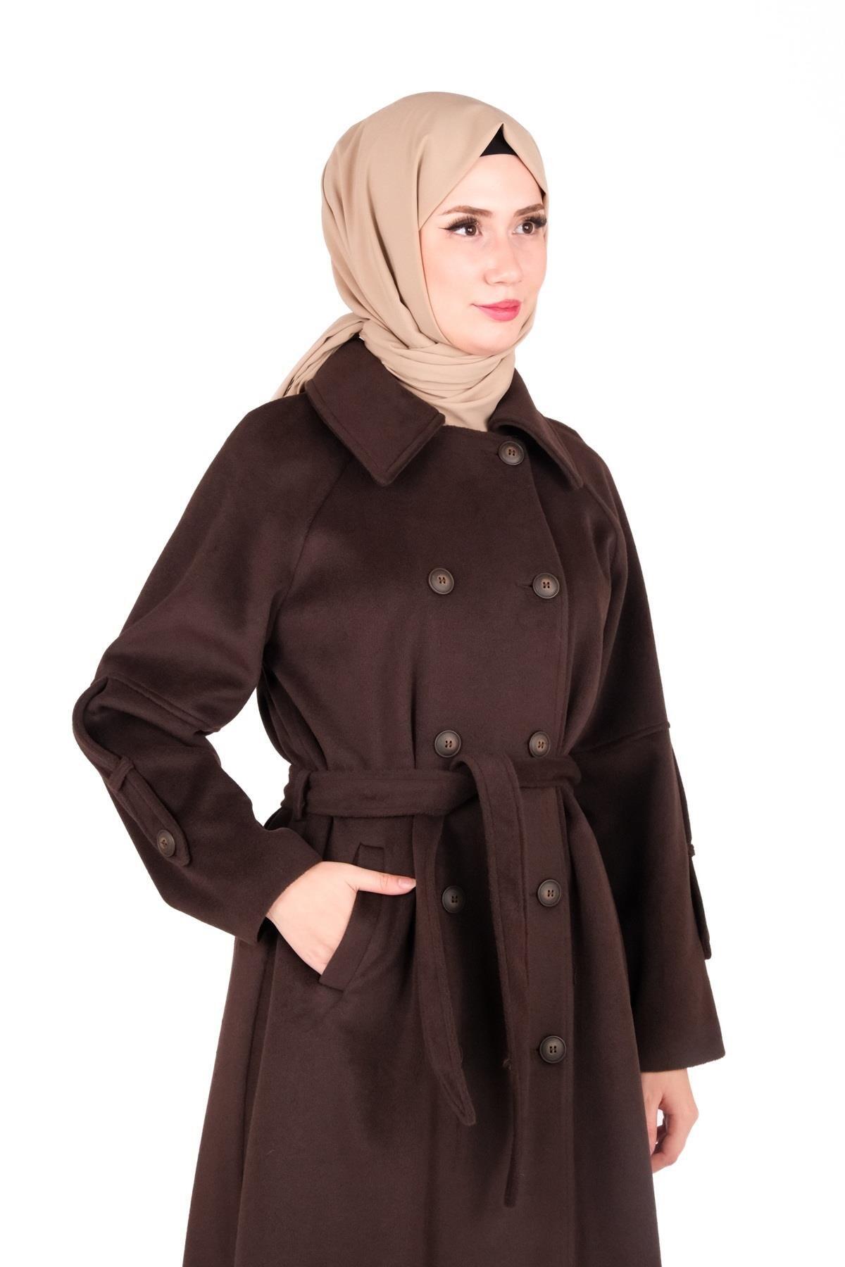 KOL APOLETLİ DÜĞMELİ KABAN