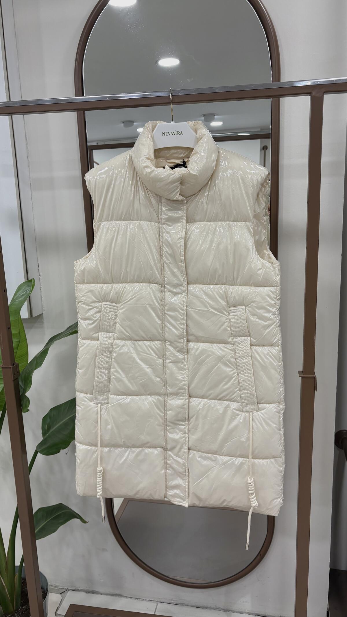 PARLAK GÖRÜNÜMLÜ ŞİŞME YELEK