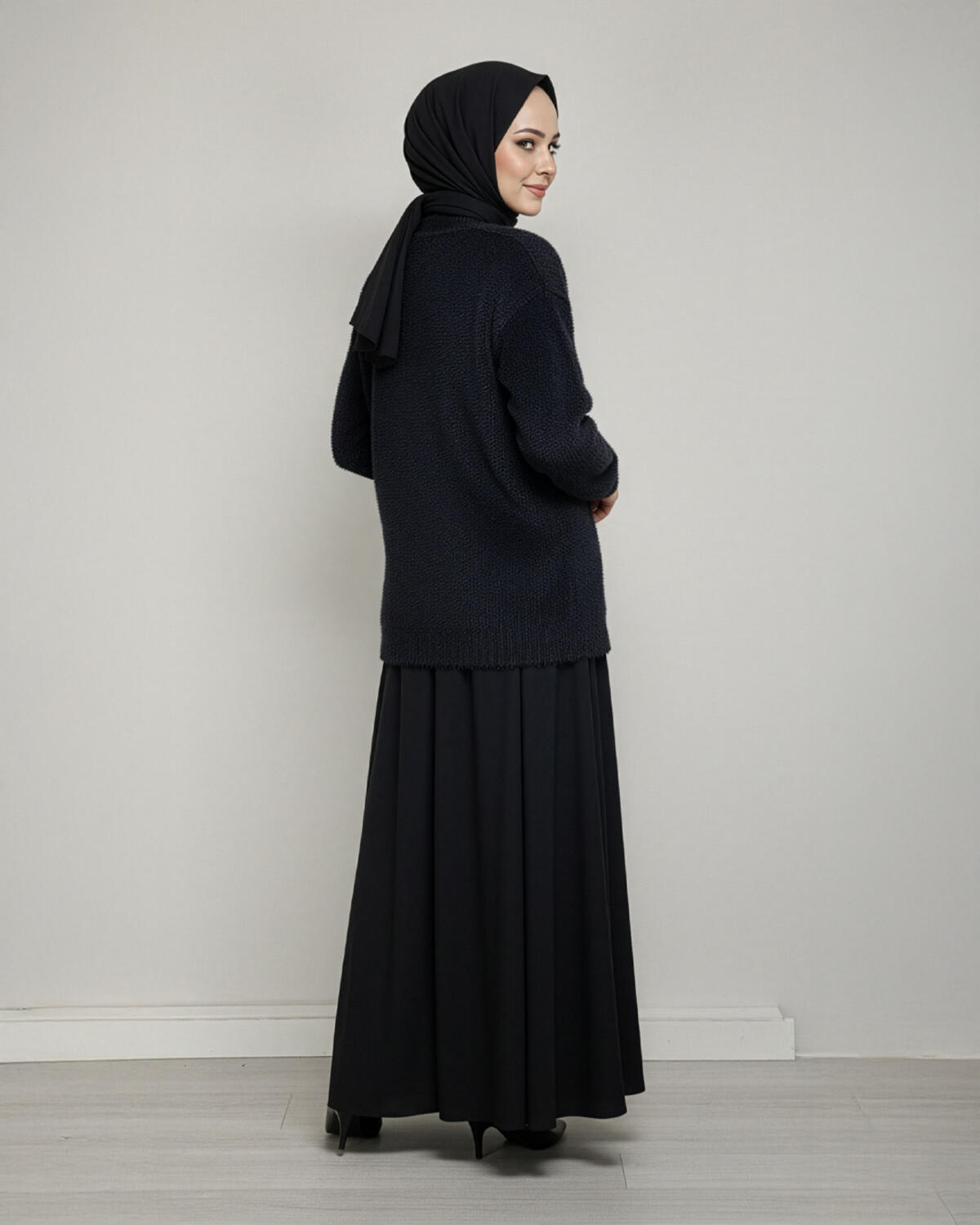 GÜL DETAYLI DÜĞMELİ ANGORA HIRKA