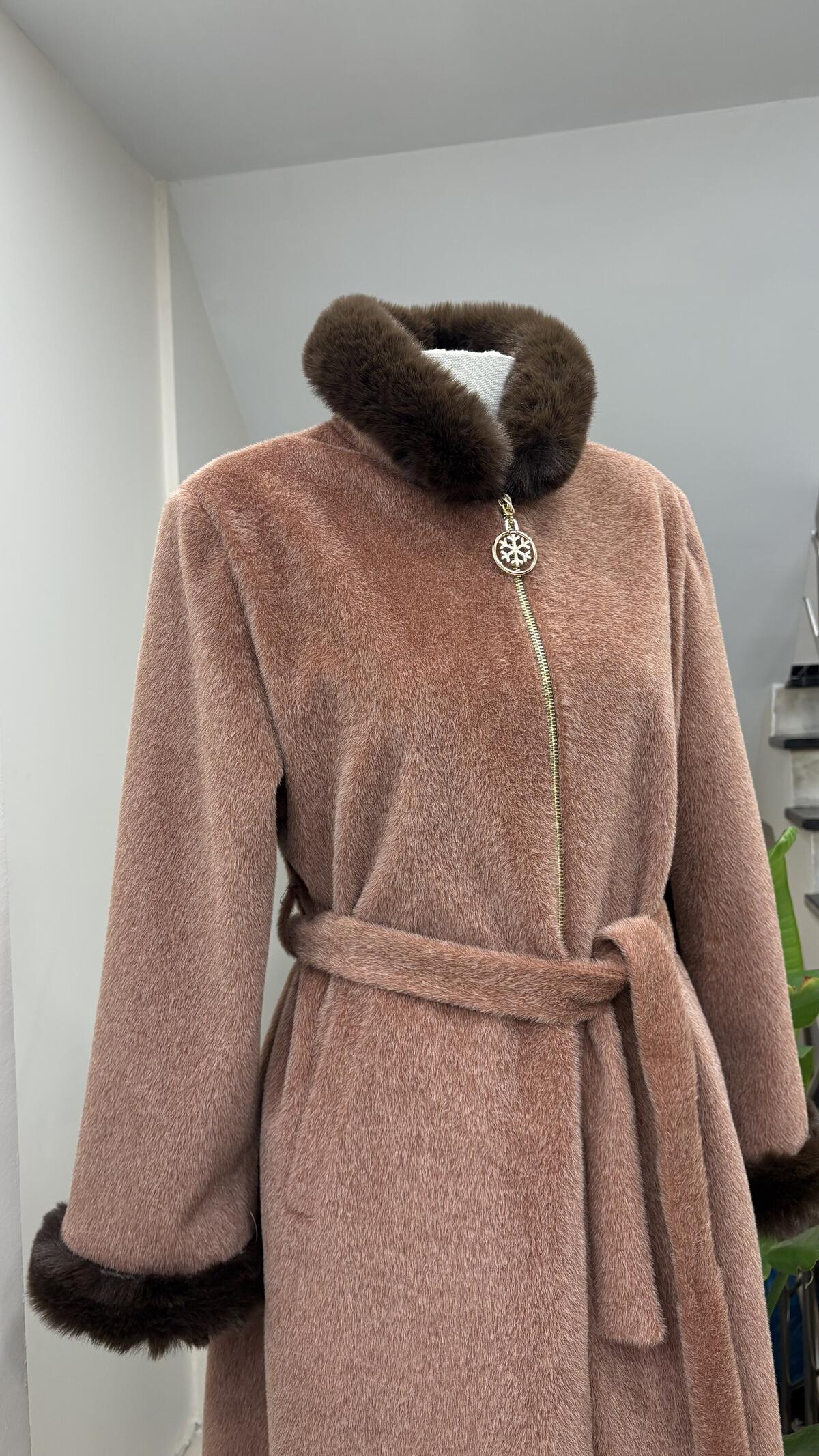 YAKA MANŞETİ KÜRKLÜ KABAN