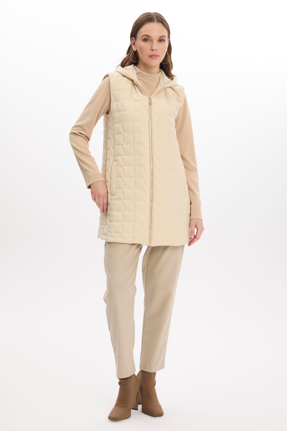 KAPİTONE DESENLİ YELEKLİ TAKIM