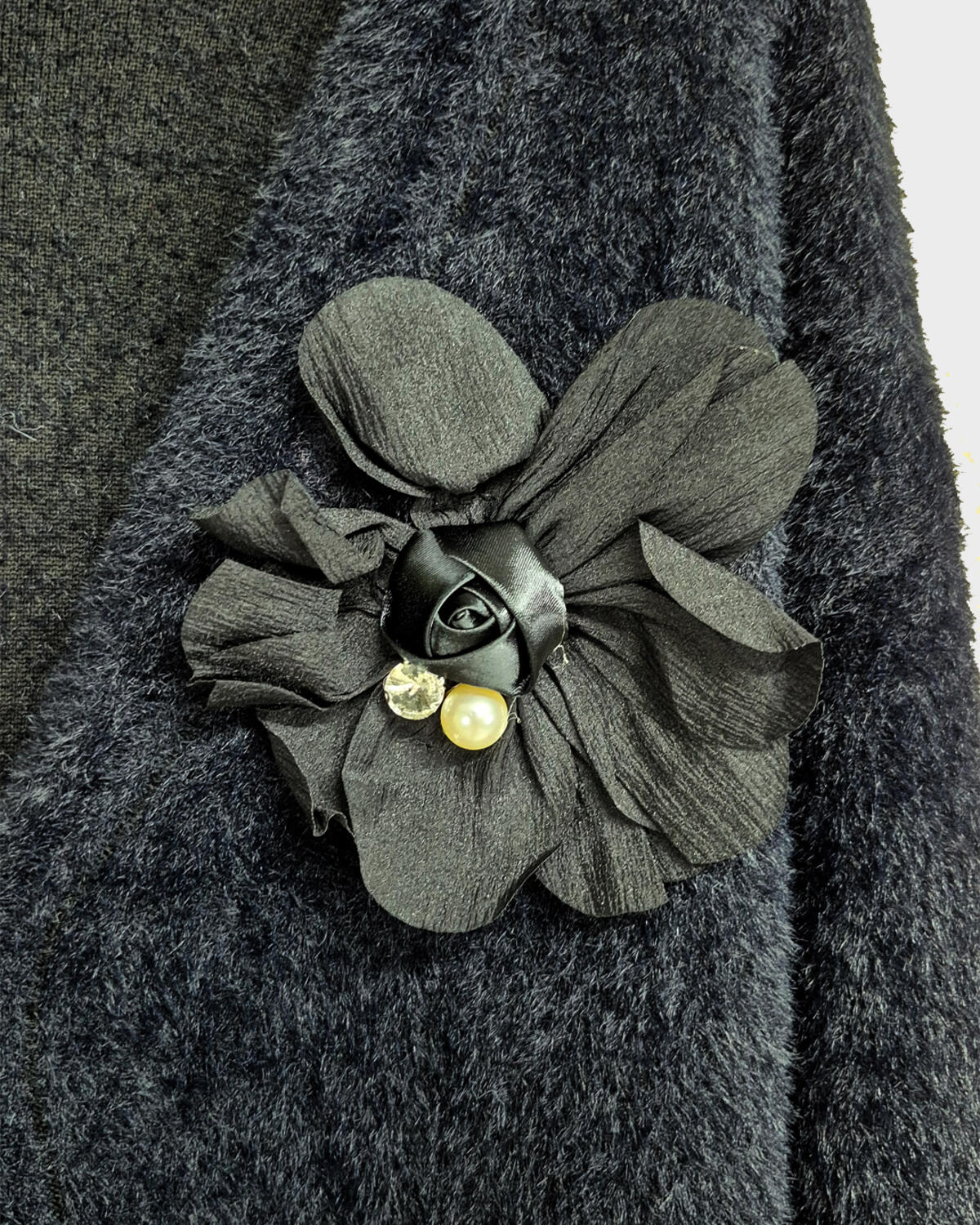 GÜL DETAYLI DÜĞMELİ ANGORA HIRKA