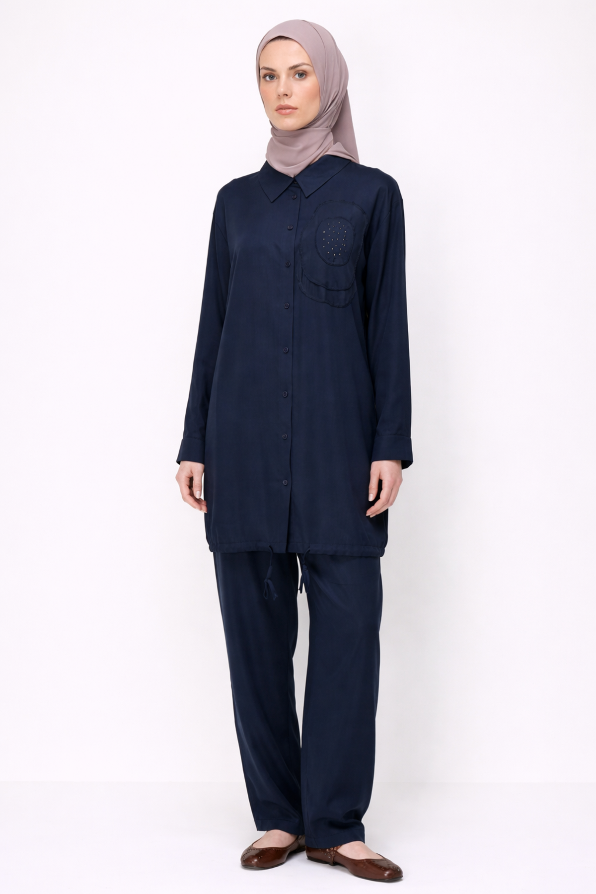 NAKIŞ VE TAŞ İŞLEMELİ PANTOLONLU TAKIM