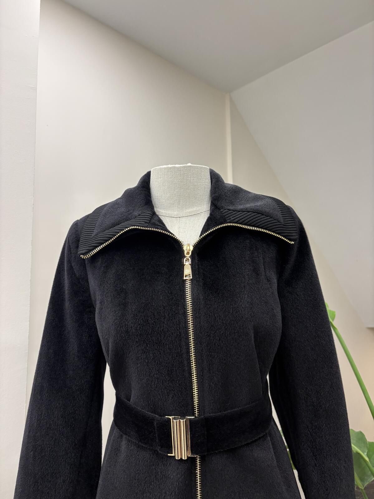 FERMUAR DETAYLI PELUŞ KABAN