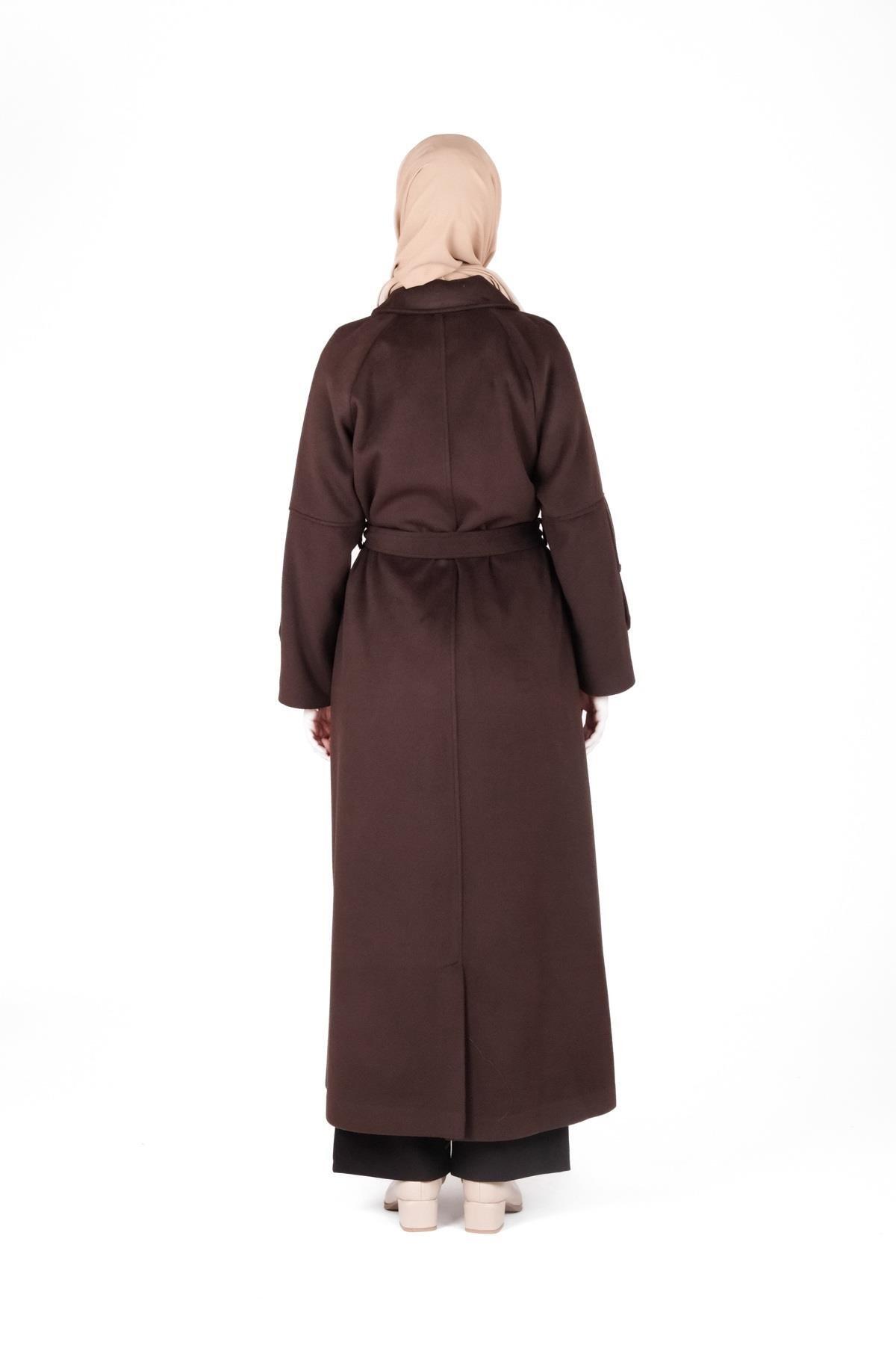 KOL APOLETLİ DÜĞMELİ KABAN