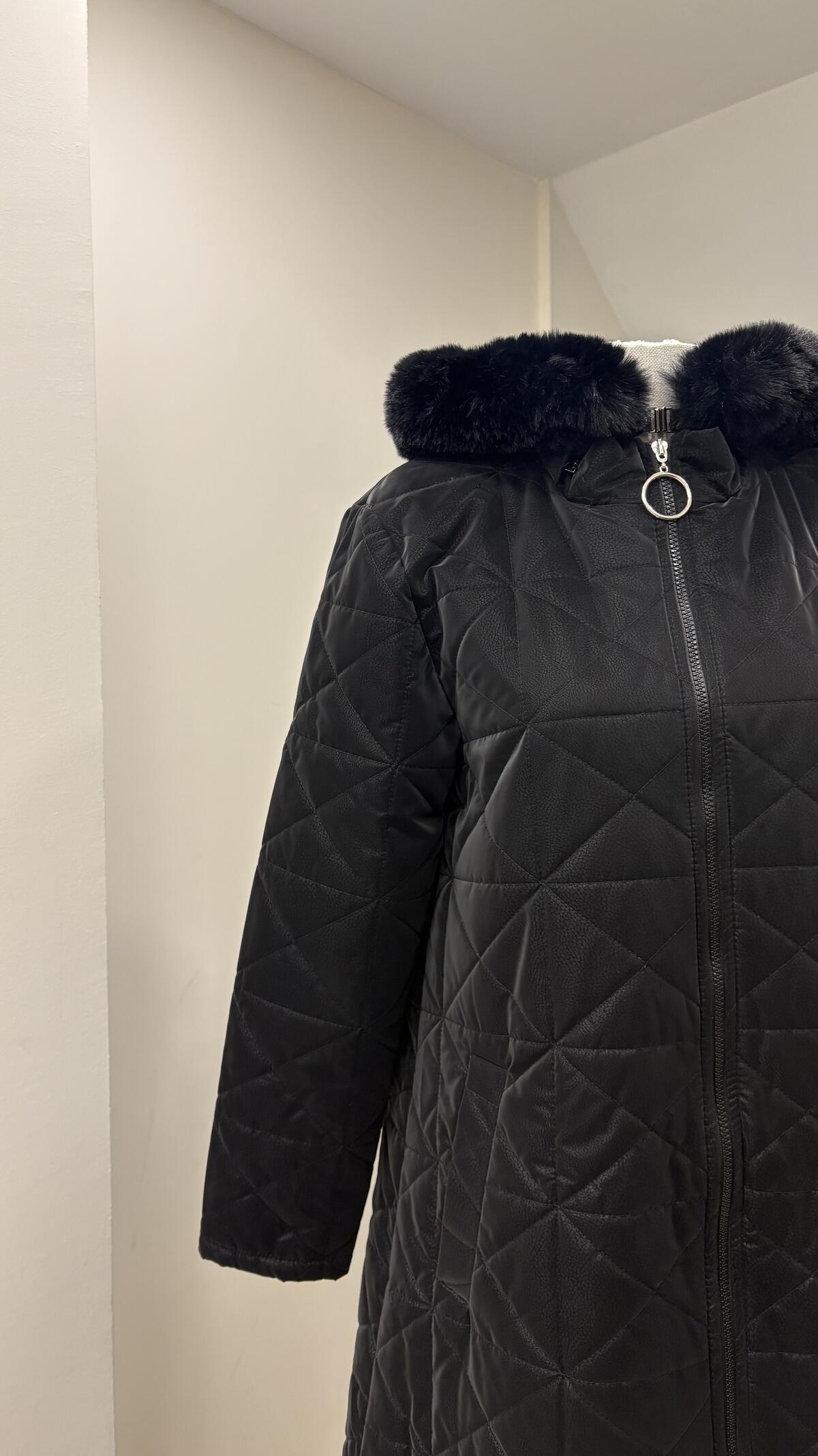 KÜRK KAPŞONLU DESENLİ MONT