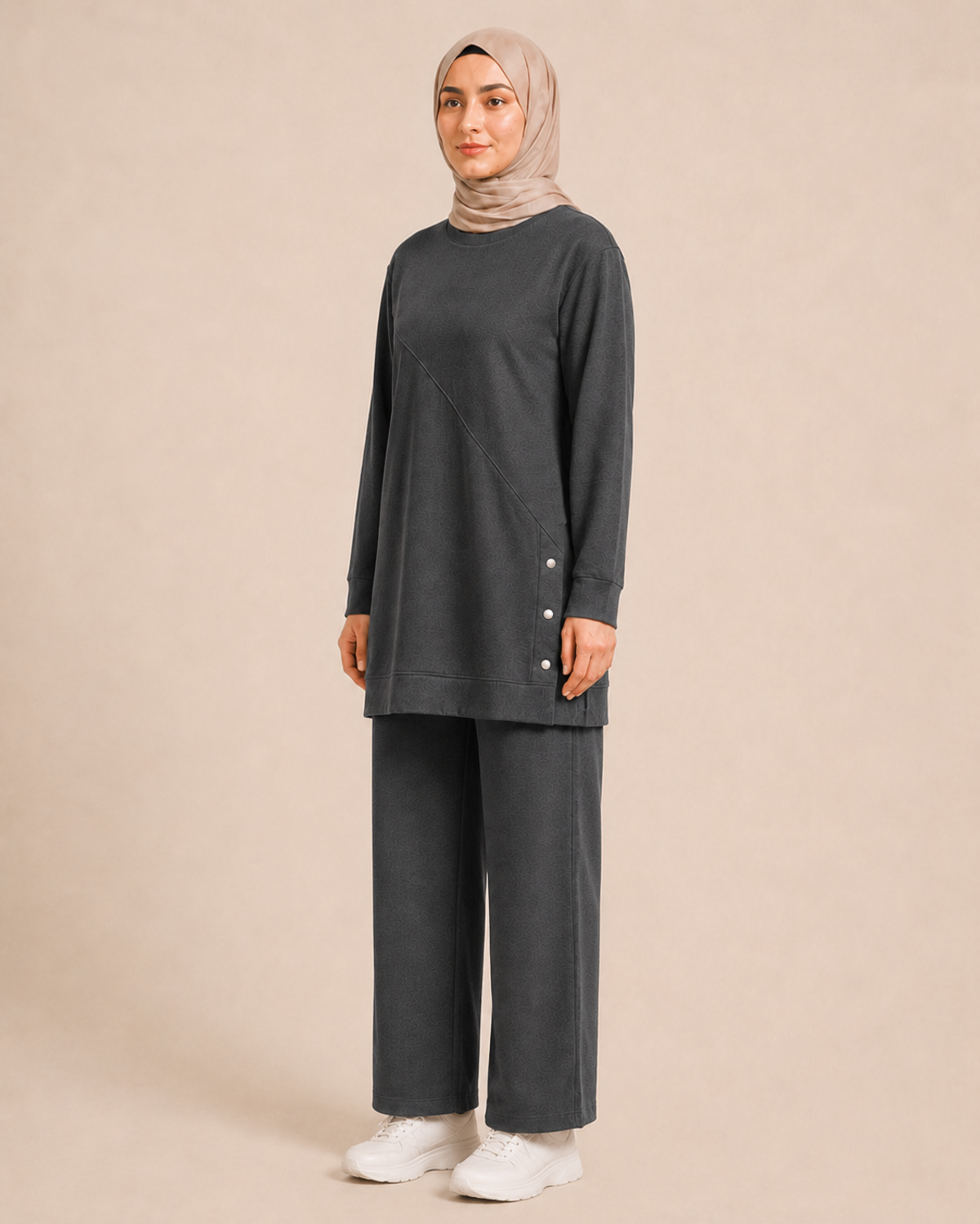 DÜĞME DETAYLI İKİ İPLİK PANTALONLU TAKIM