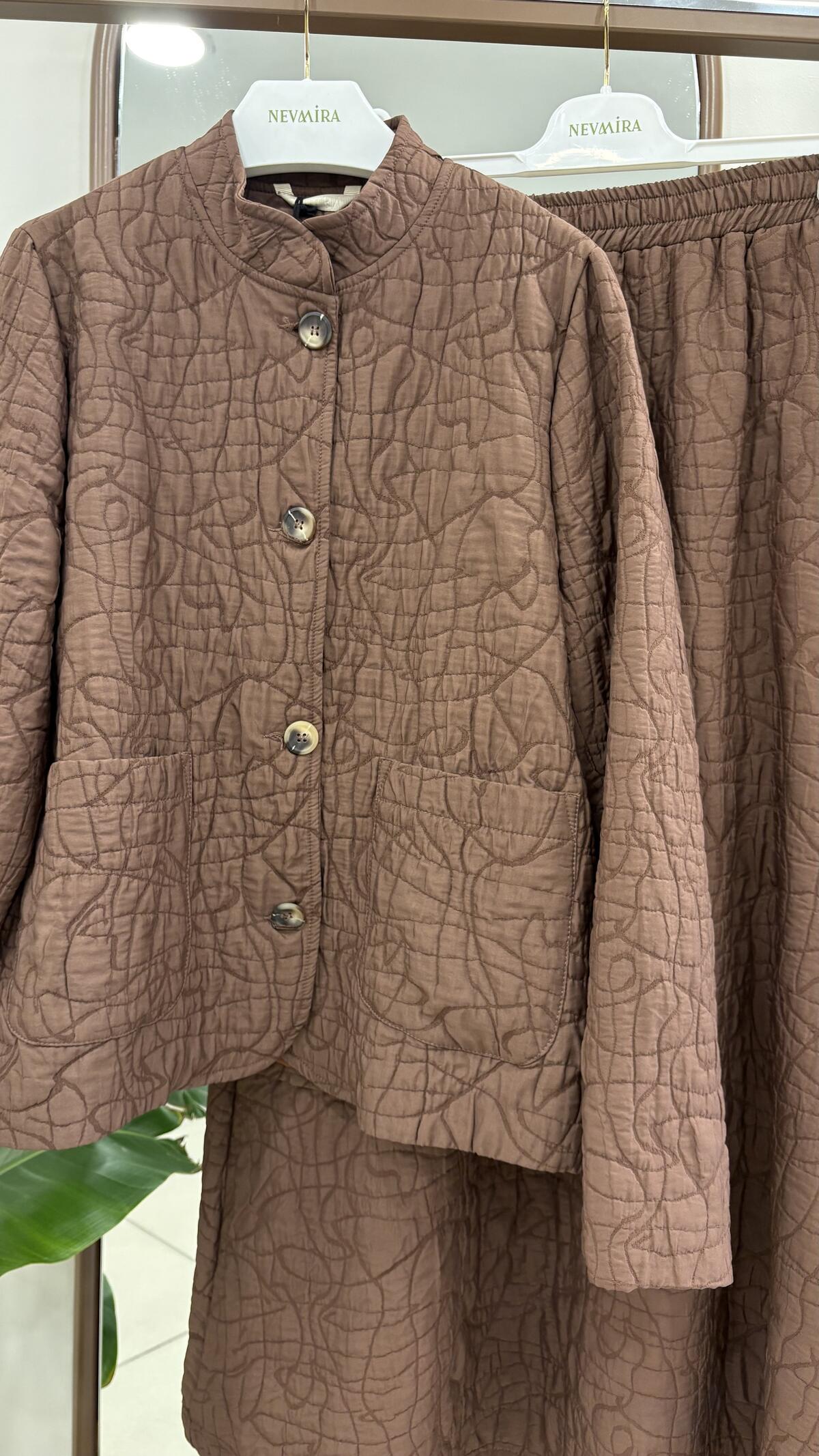 KABARTMA DESENLİ ETEKLİ TAKIM