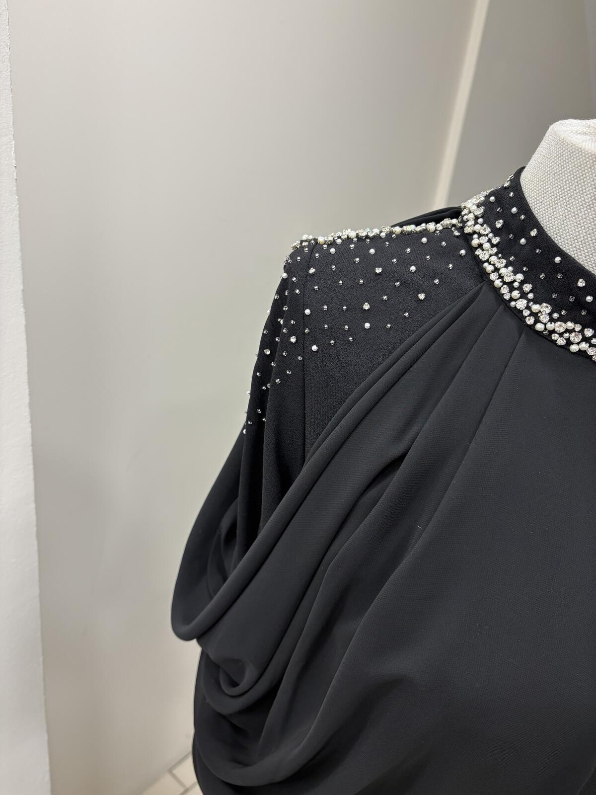 OMUZ DRAPELİ TAŞ İŞLEMELİ ELBİSE