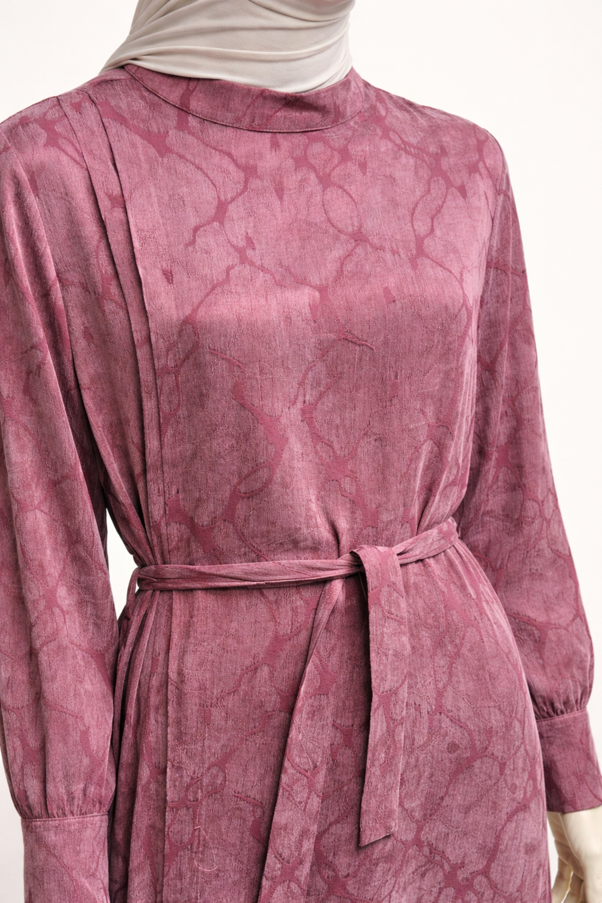 YAN PİLELİ KEMERLİ KUPRA ELBİSE