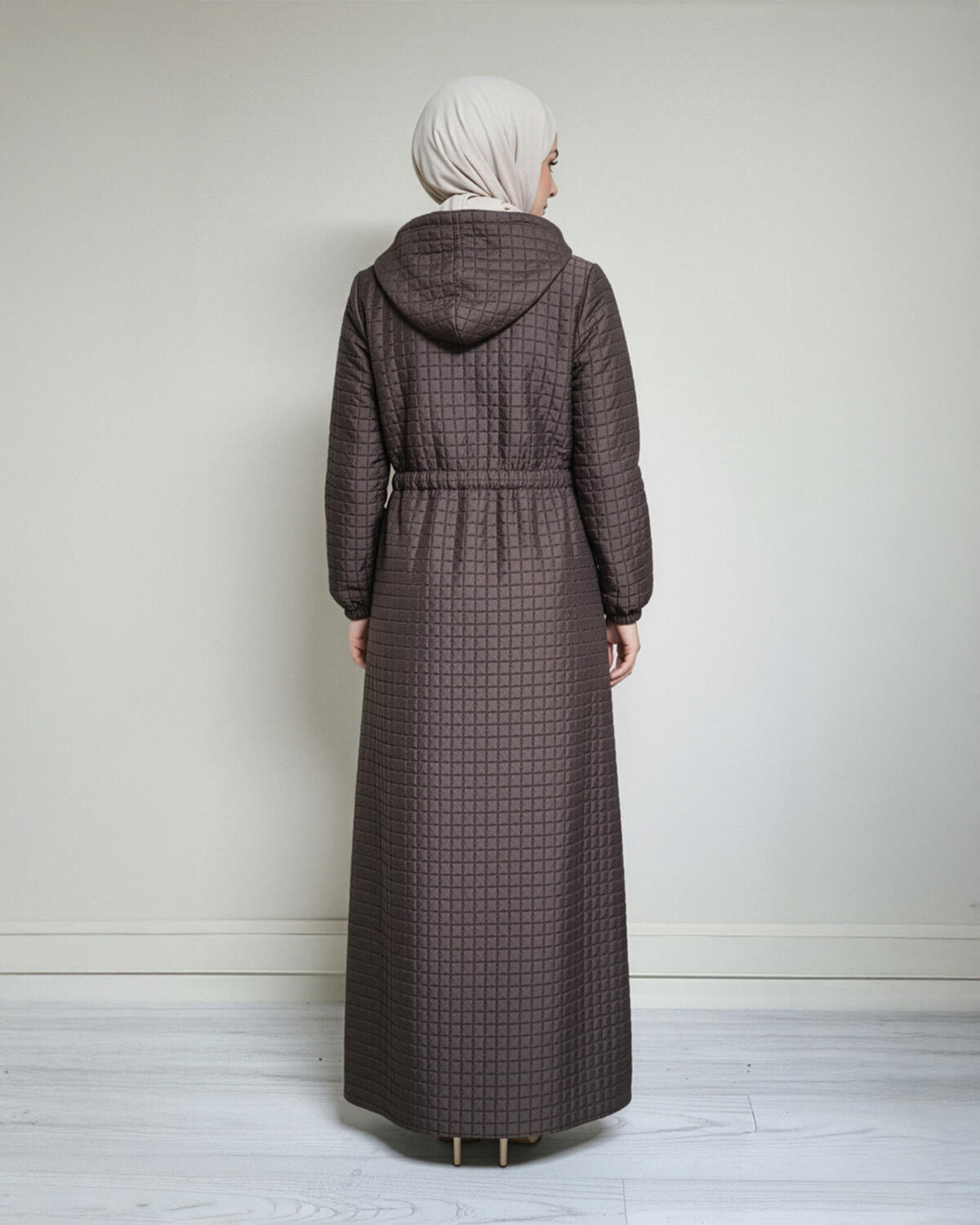 KAPŞONLU BEL BÜZGÜLÜ KAPİTONE MONT