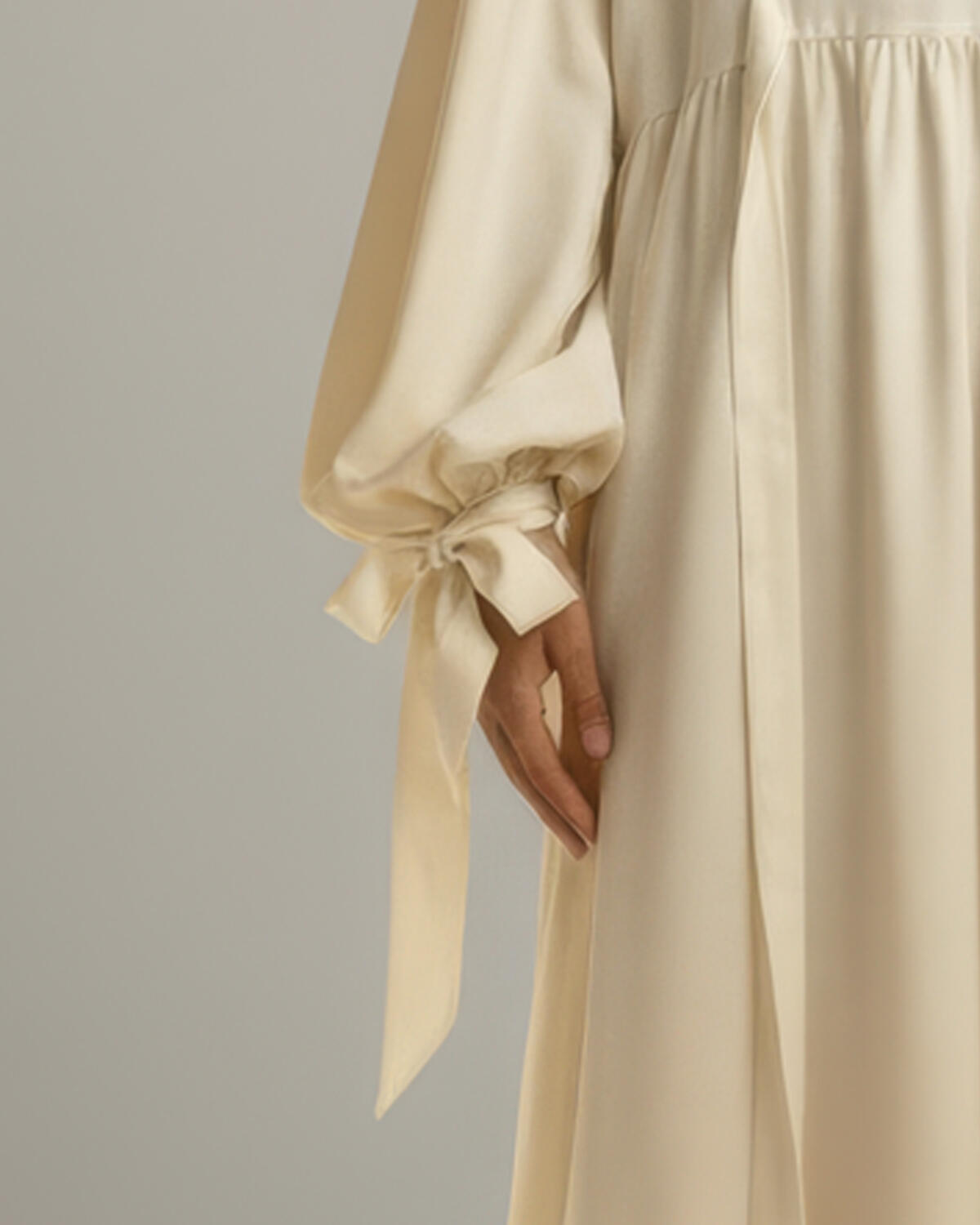 YAN BAĞLAMALI İPEK ELBİSE