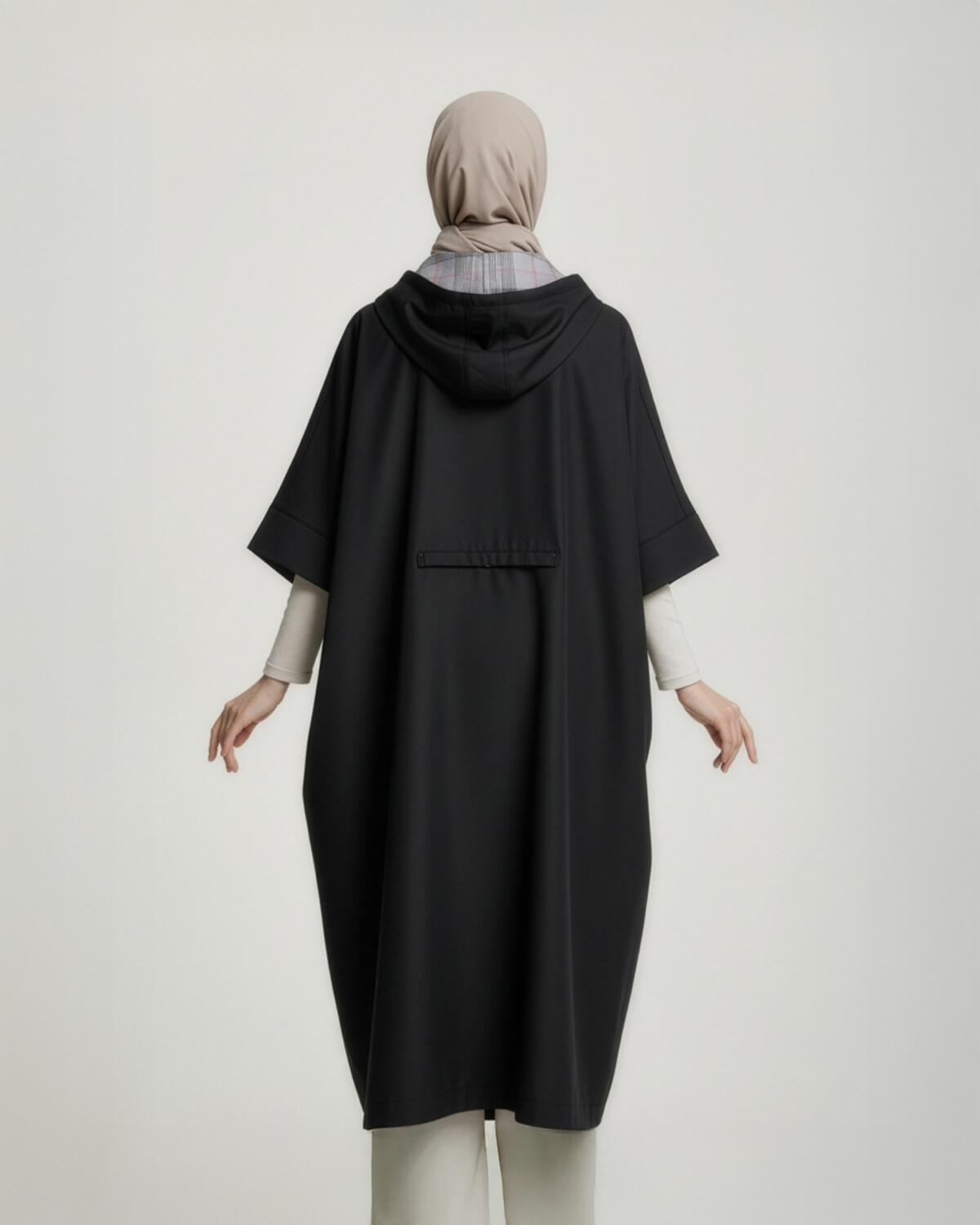 KAPŞONLU CEPLİ BONİTA PANÇO