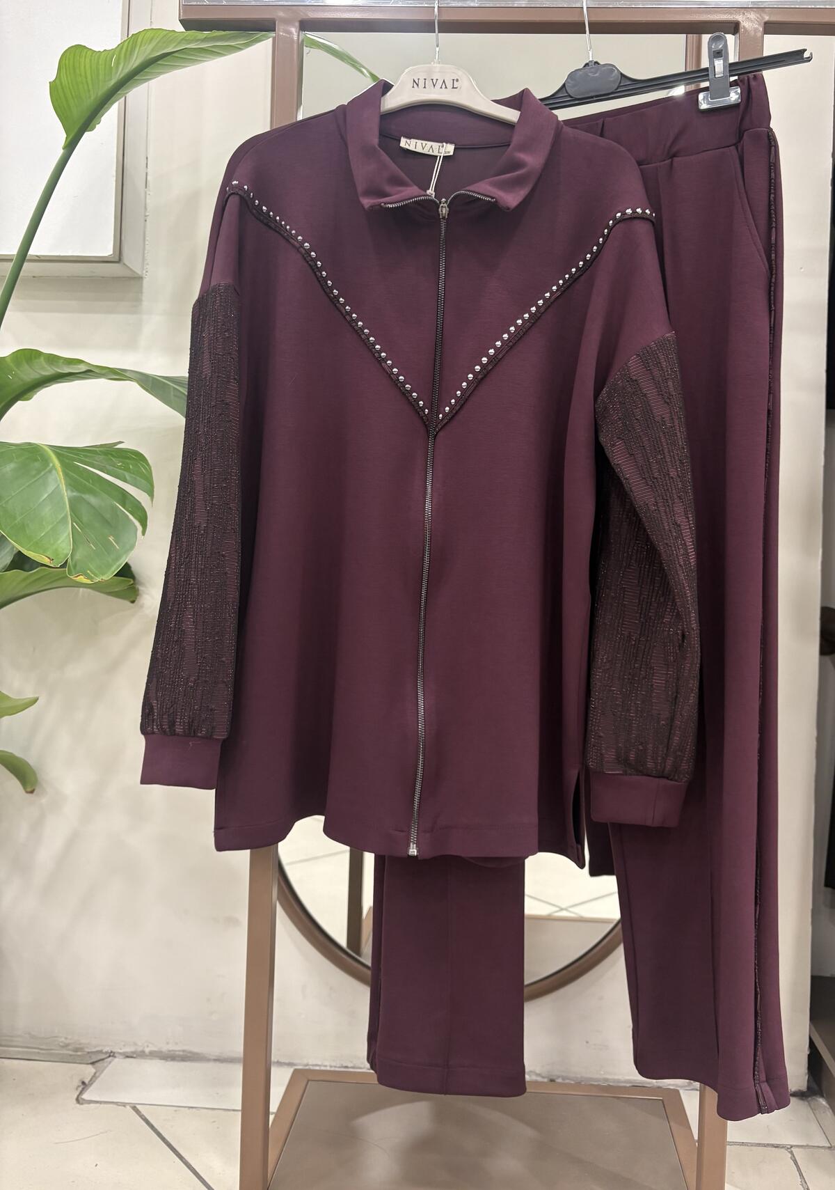 VEREV GARNİLİ KOL DETAYLI TAKIM