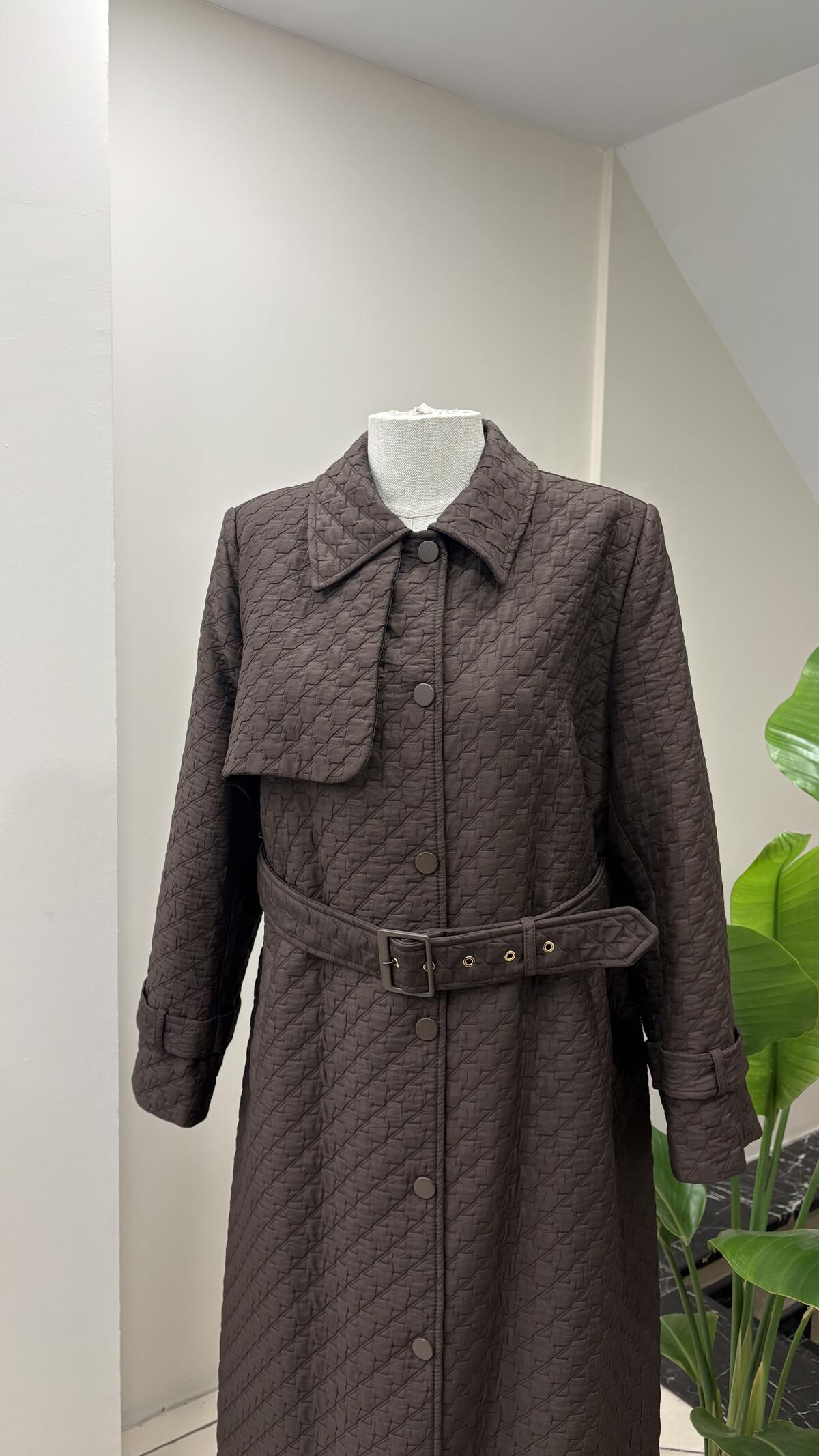 RÜZGARLIK DETAYLI KAPİTONE MONT