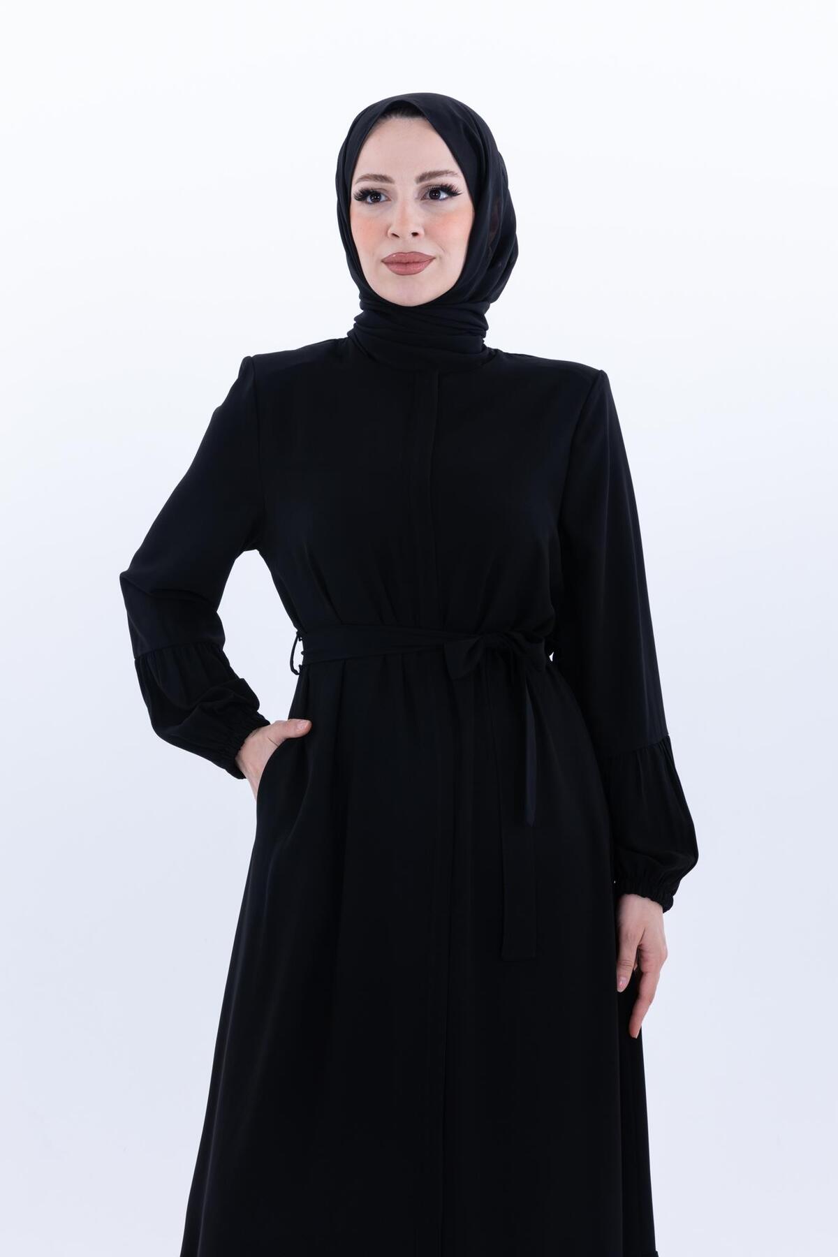 ETEĞİ BÜZGÜLÜ FIRFIRLI FERACE