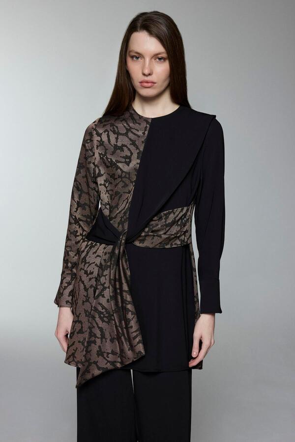 ASİMETRİK DESEN KUŞAKLI PANTOLONLU TAKIM