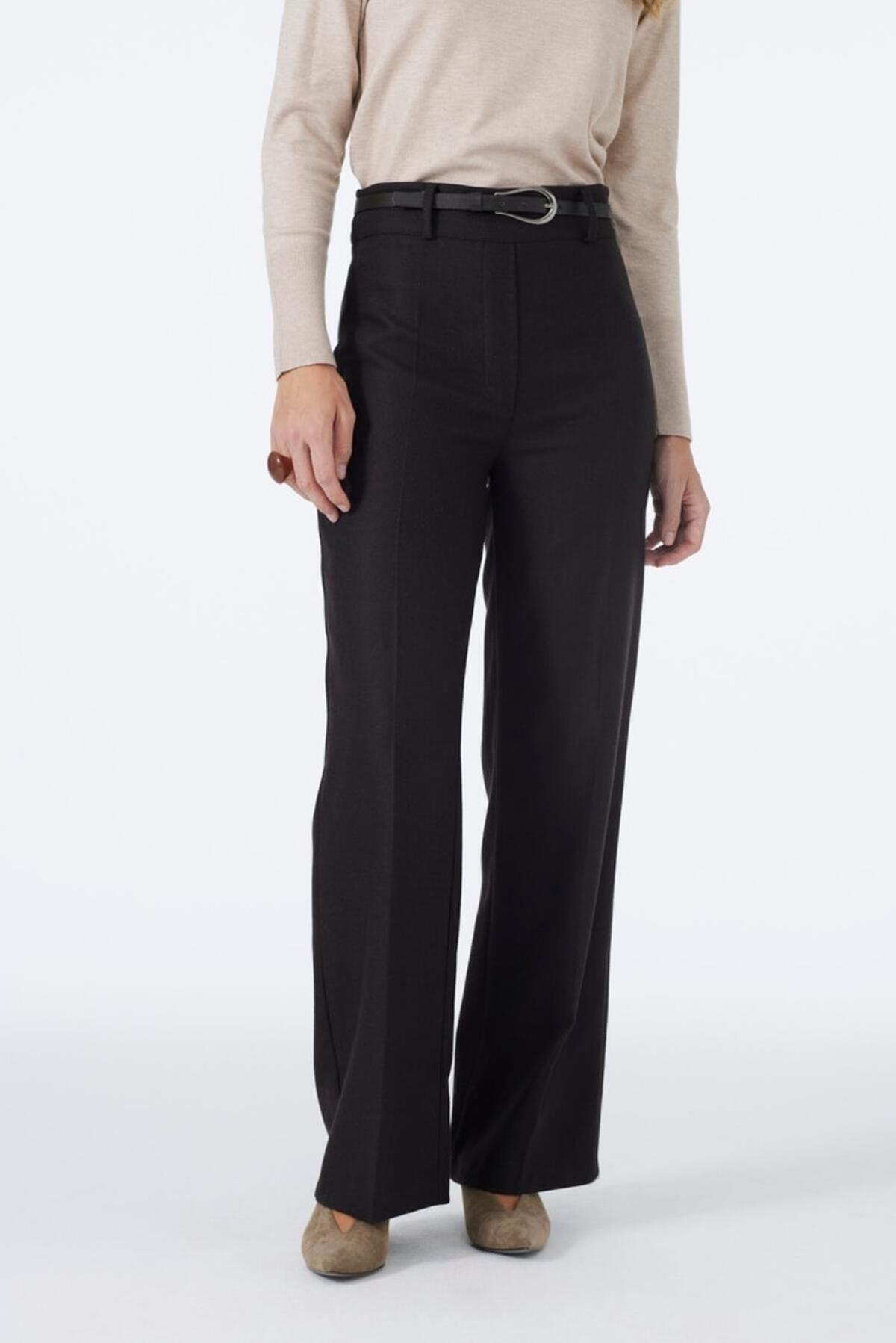 KEMER DETAYLI BORU PAÇA PANTOLON