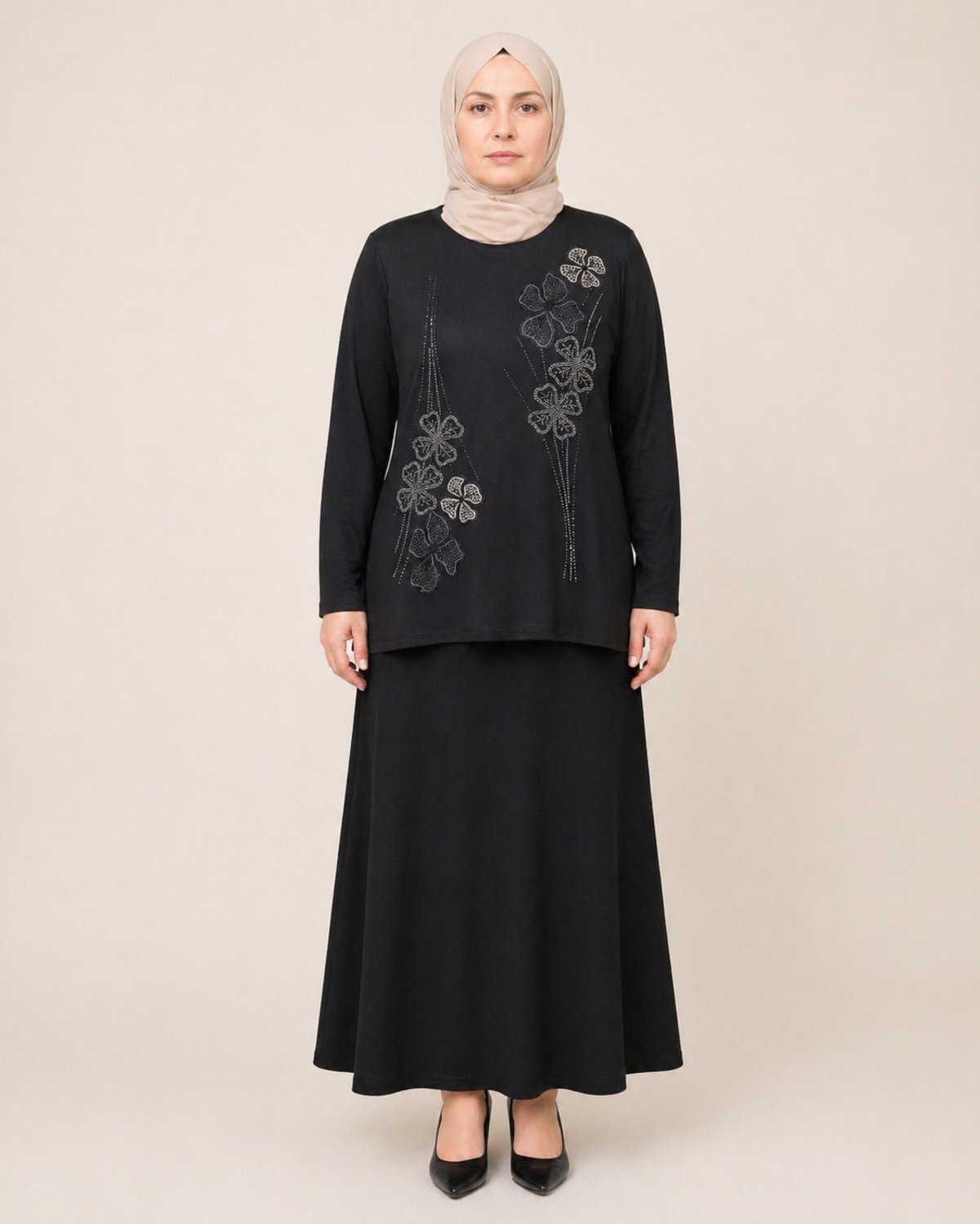 ÇİÇEK İŞLEMELİ TAŞLI BLUZ