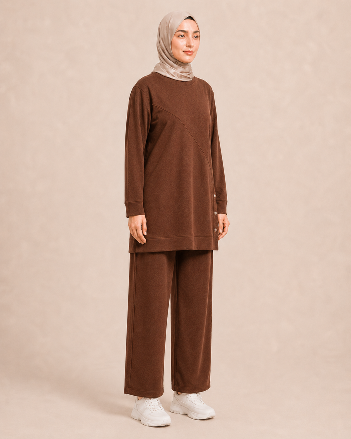 DÜĞME DETAYLI İKİ İPLİK PANTALONLU TAKIM