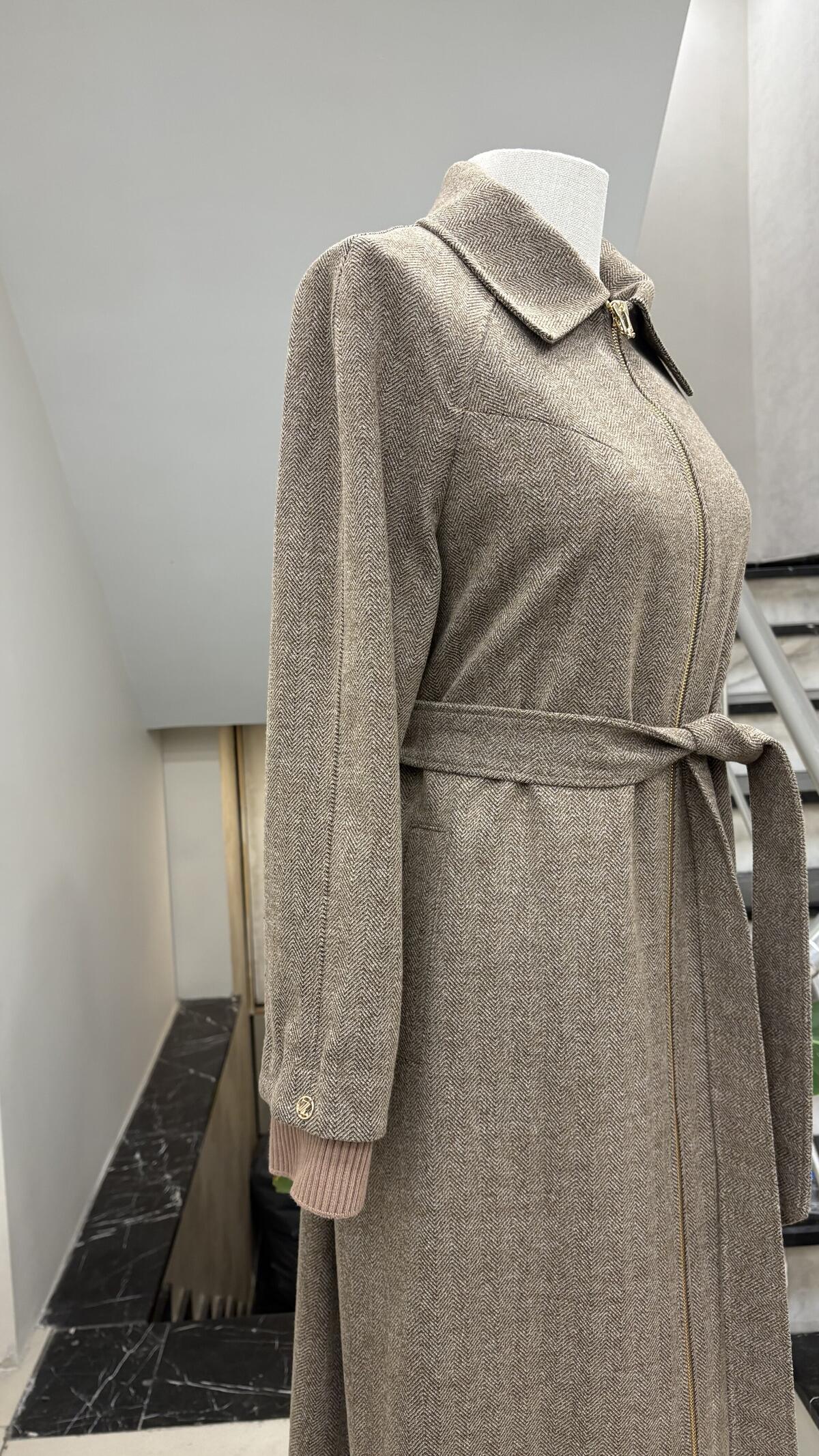 KOL RİBANALI FERMUARLI KAŞE KABAN