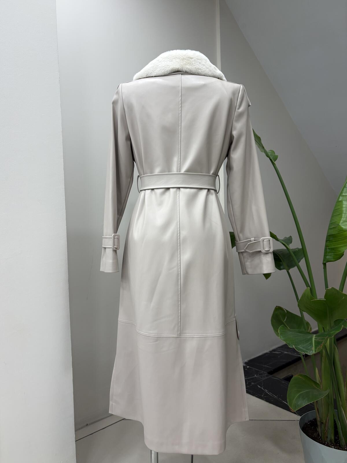 KÜRK YAKA KEMERLİ DERİ TRENÇKOT