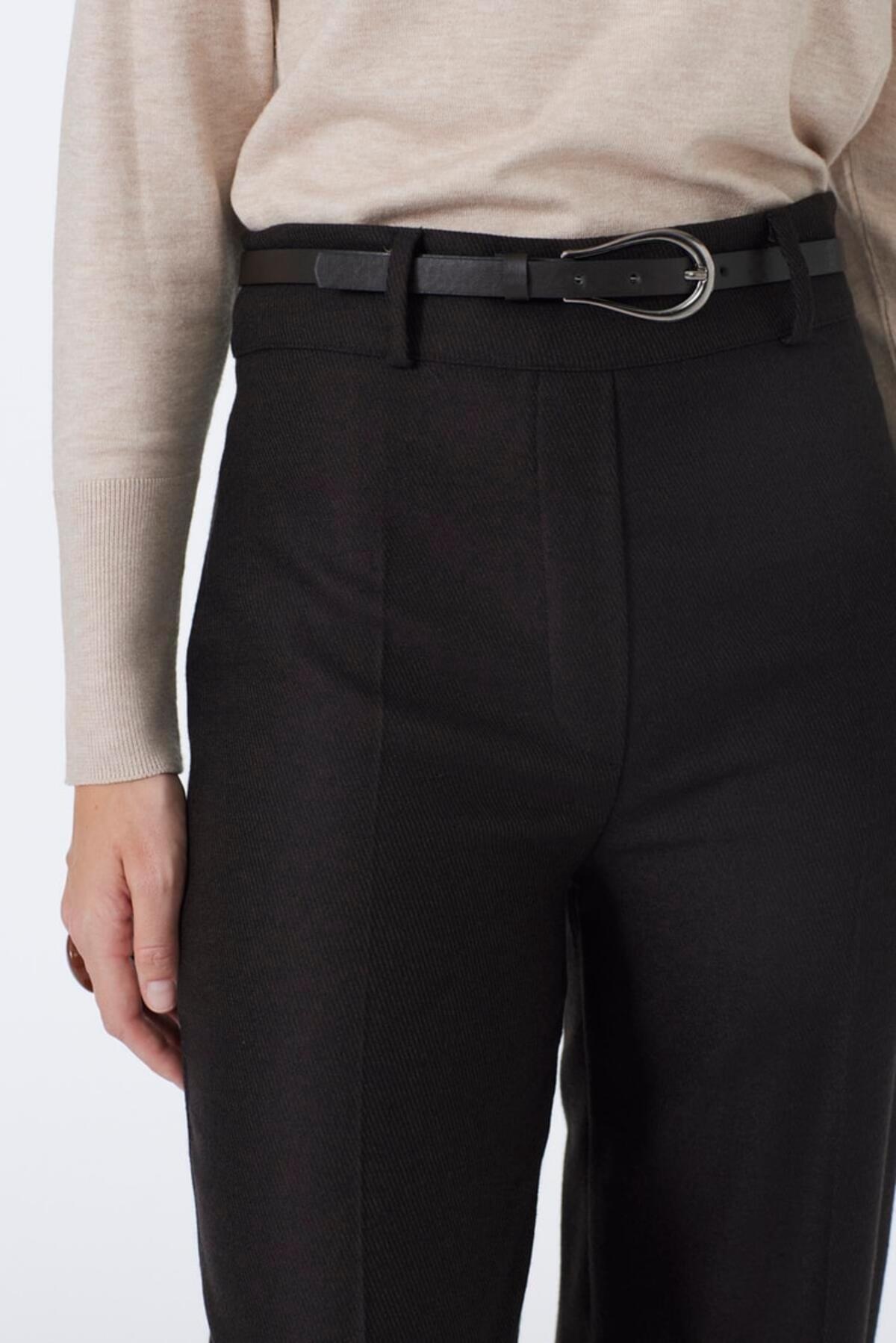 KEMER DETAYLI BORU PAÇA PANTOLON