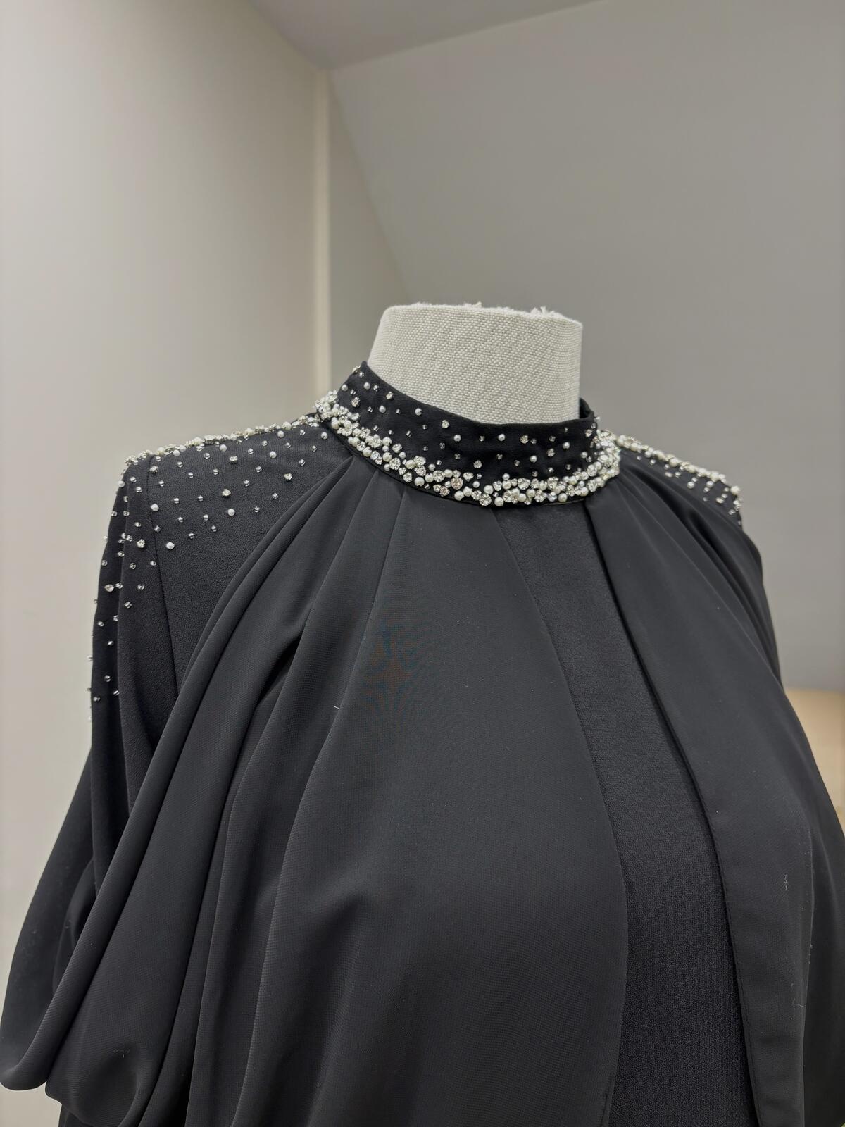 OMUZ DRAPELİ TAŞ İŞLEMELİ ELBİSE