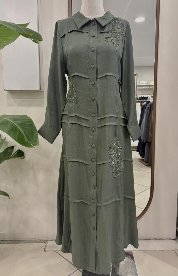 BİYE DETAYLI ÇİÇEK İŞLEMELİ ELBİSE