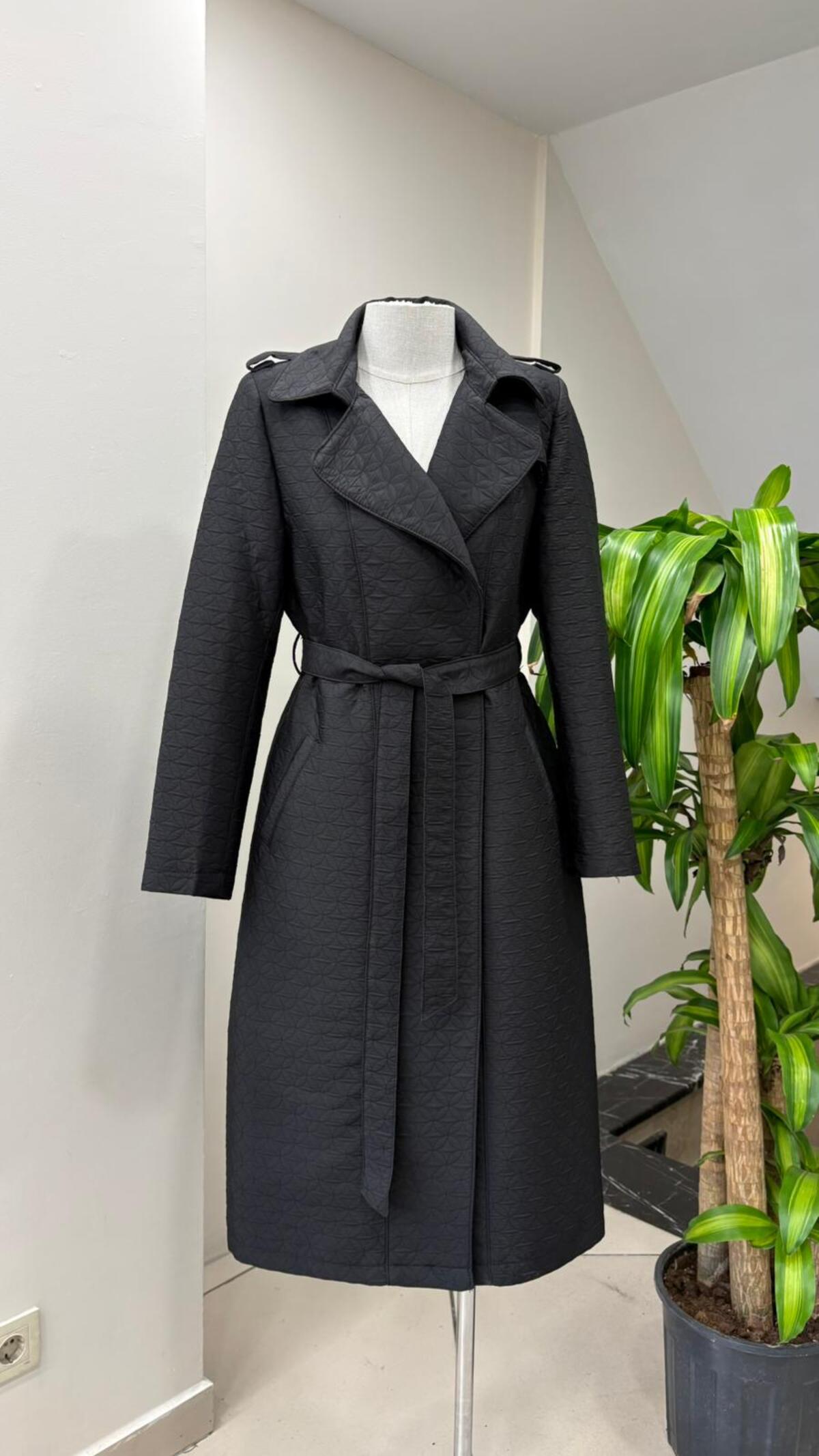 DESENLİ DÜĞMELİ KAPİTONE TRENÇ