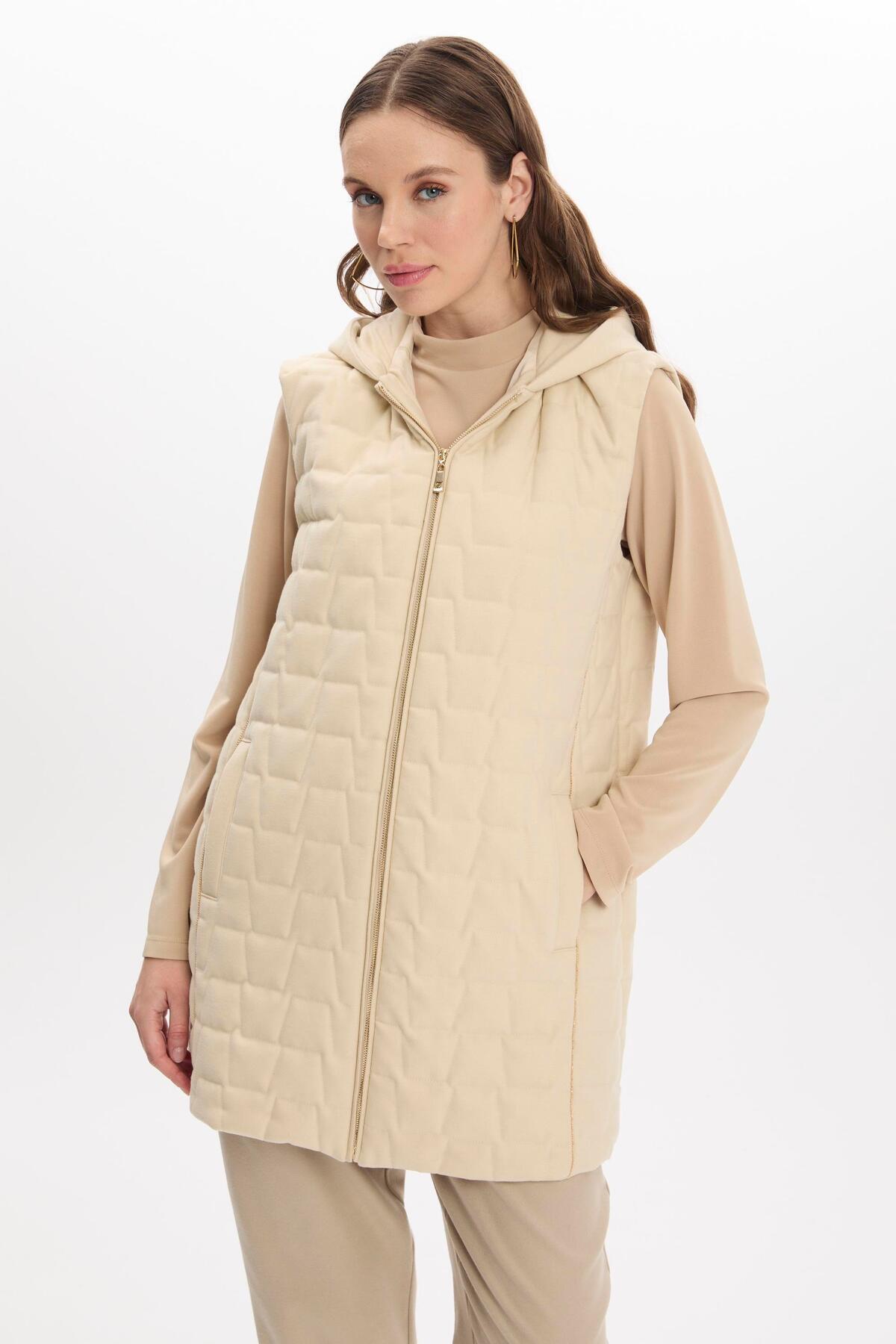 KAPİTONE DESENLİ YELEKLİ TAKIM