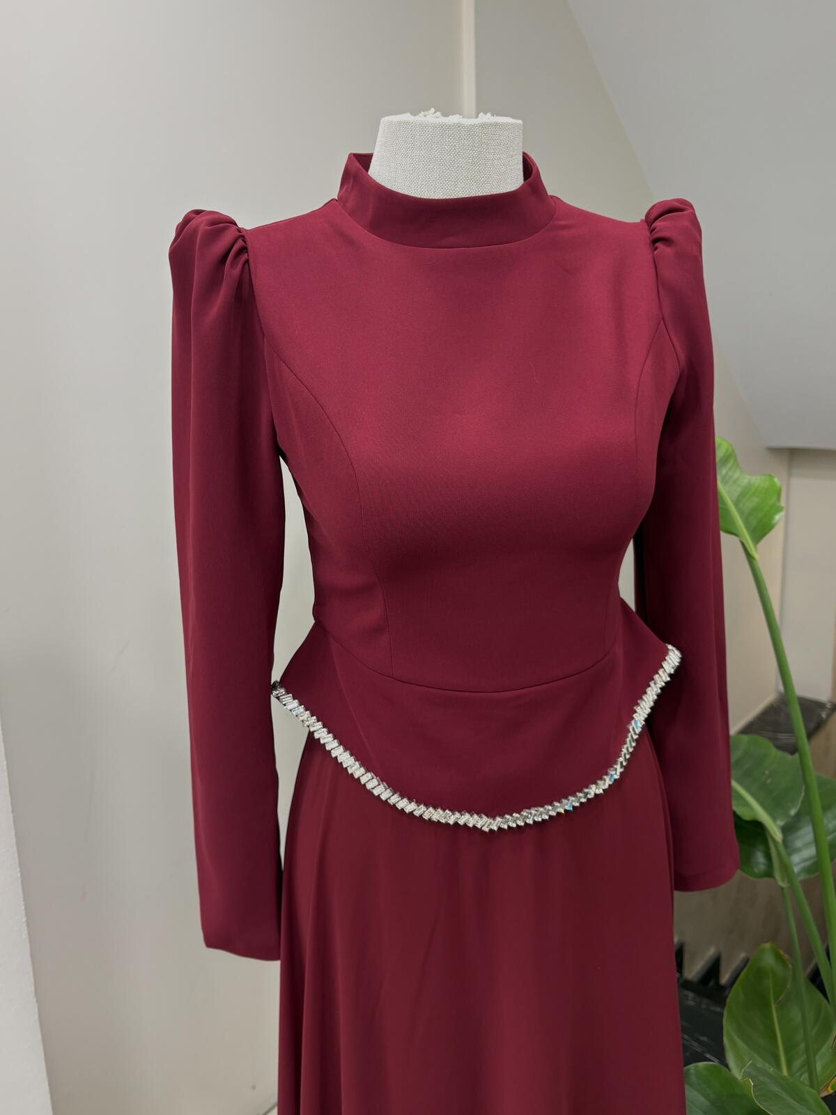 BELDEN OTURTMALI TAŞ DETAYLI NAZ ELBİSE