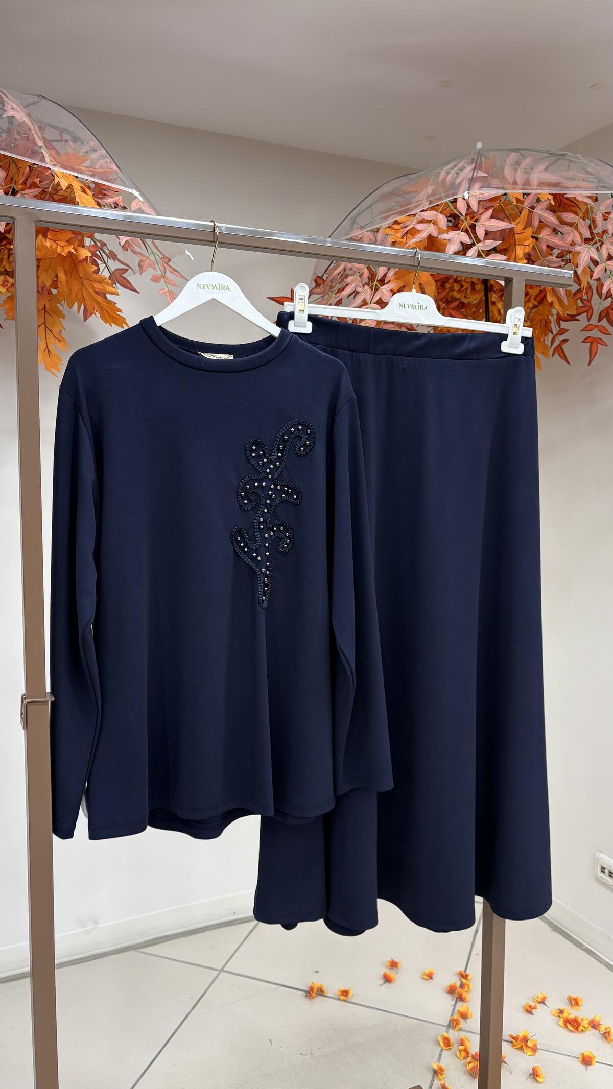 İNCİ İŞLEMELİ ETEKLİ TAKIM