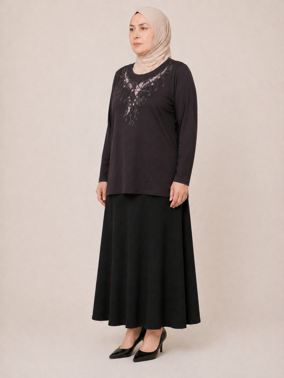 TAŞ VE NAKIŞ İŞLEMELİ BLUZ