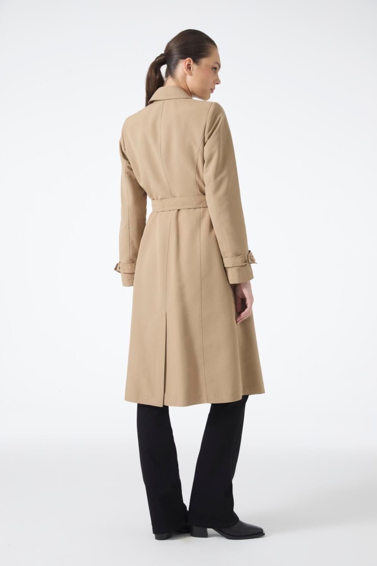GÖMLEK YAKA KUŞAKLI TRENÇKOT