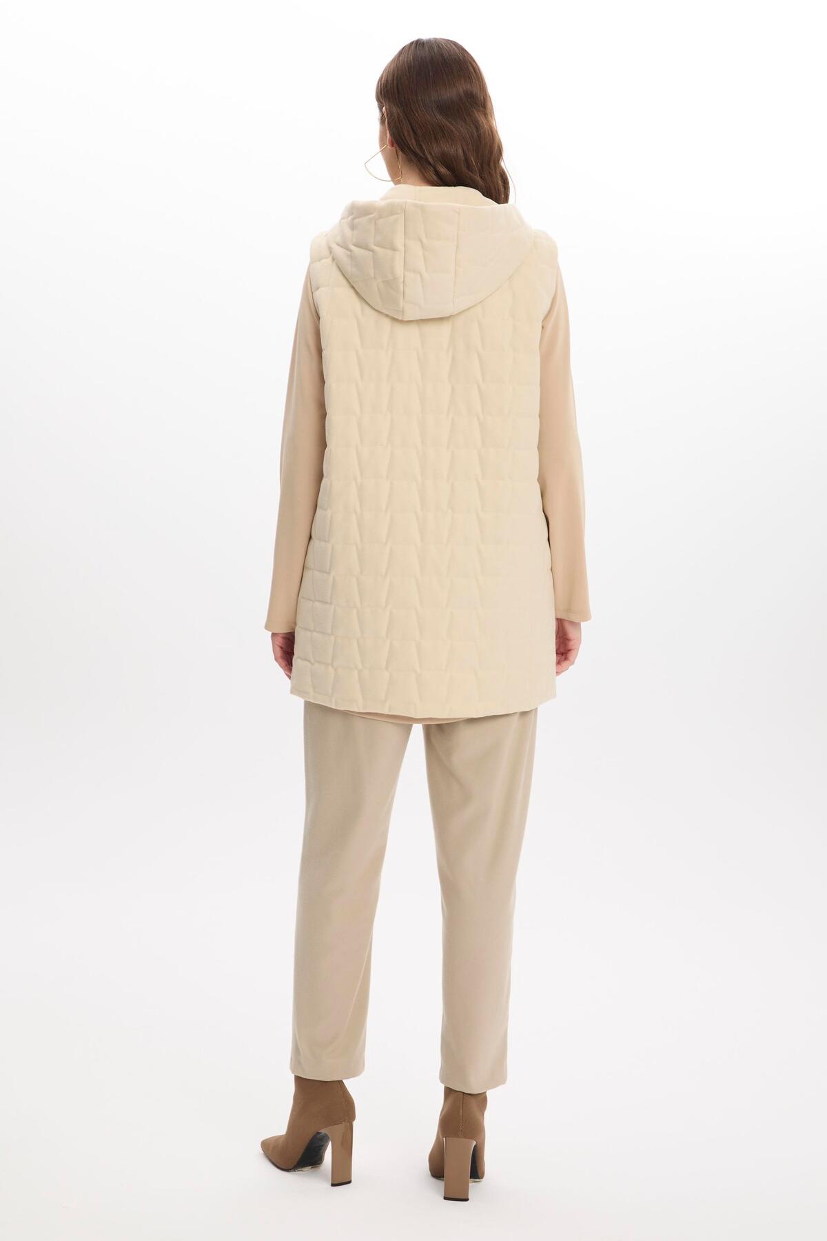 KAPİTONE DESENLİ YELEKLİ TAKIM