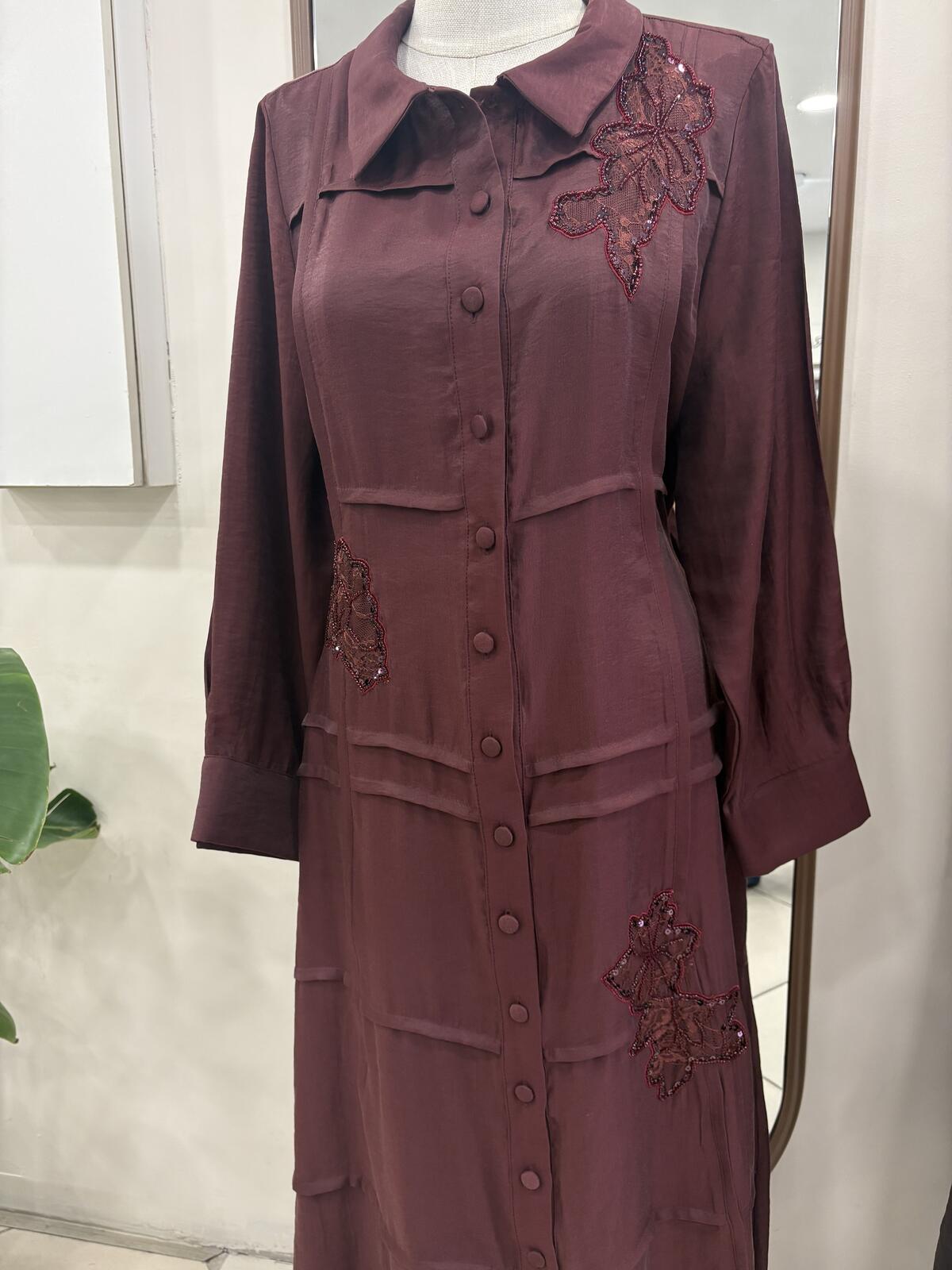 BİYE DETAYLI ÇİÇEK İŞLEMELİ ELBİSE