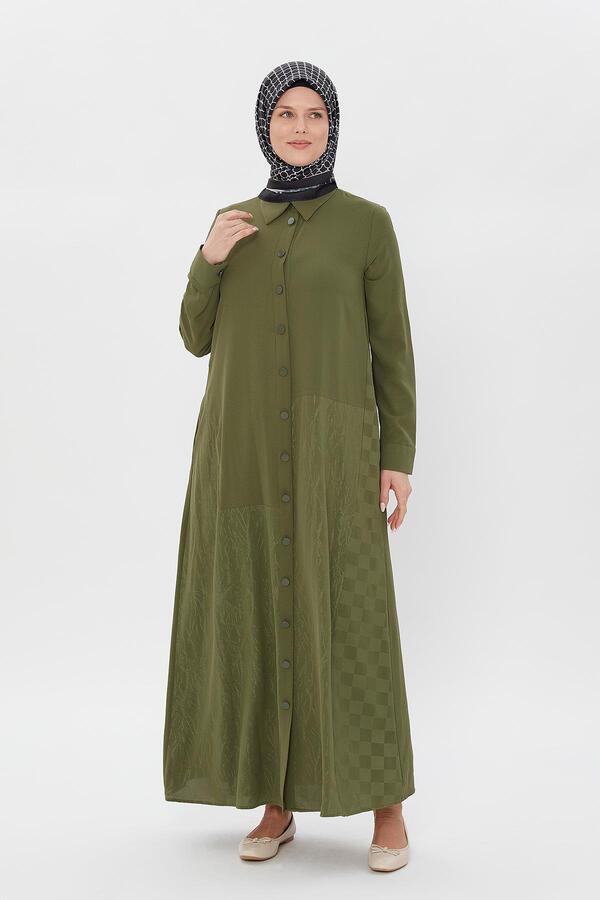 DÜZ RENK JAKARLI DÜĞMELİ ELBİSE