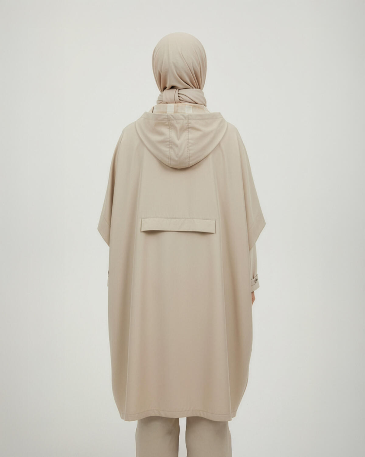 KAPŞONLU CEPLİ BONİTA PANÇO