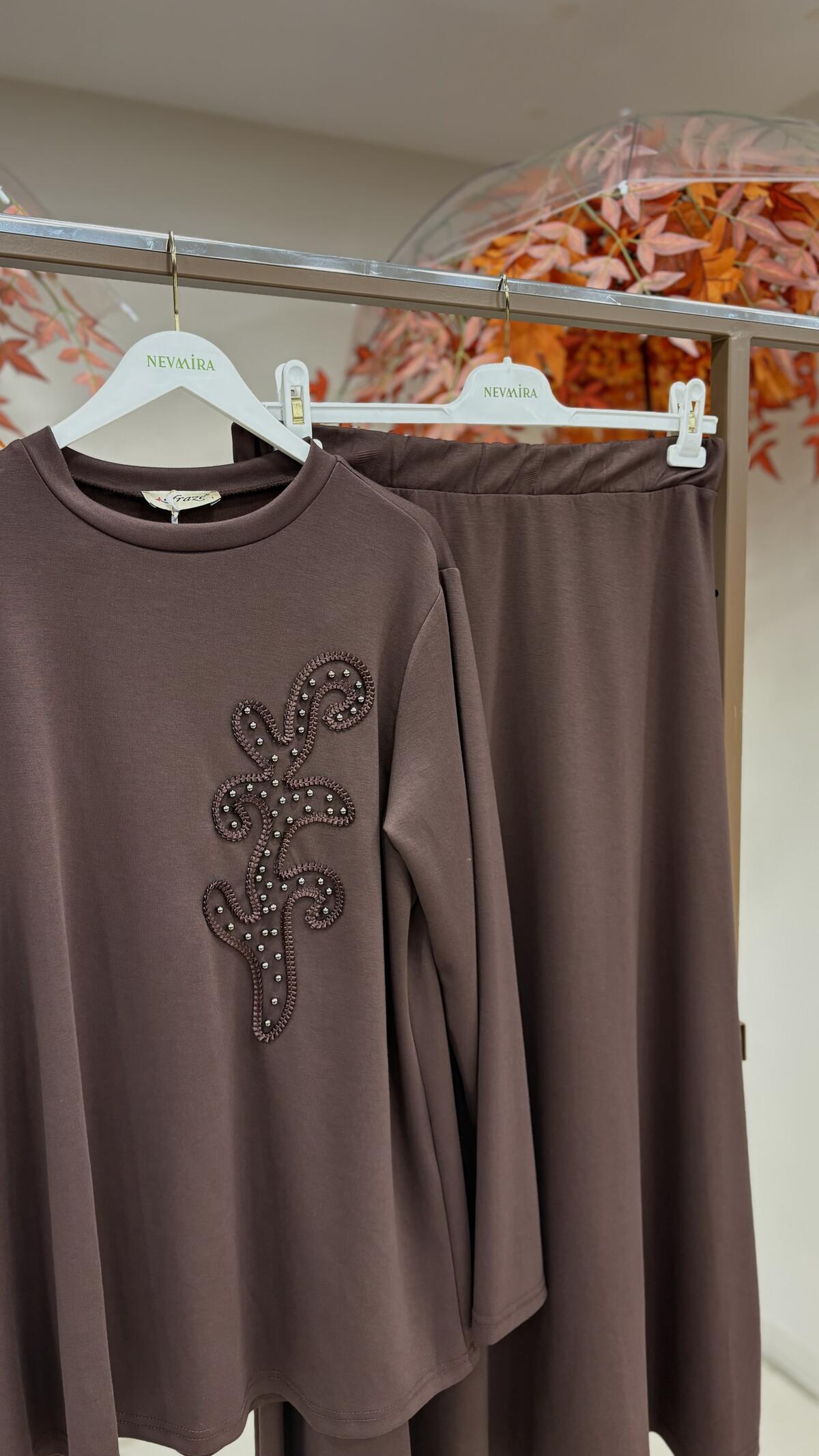 İNCİ İŞLEMELİ ETEKLİ TAKIM