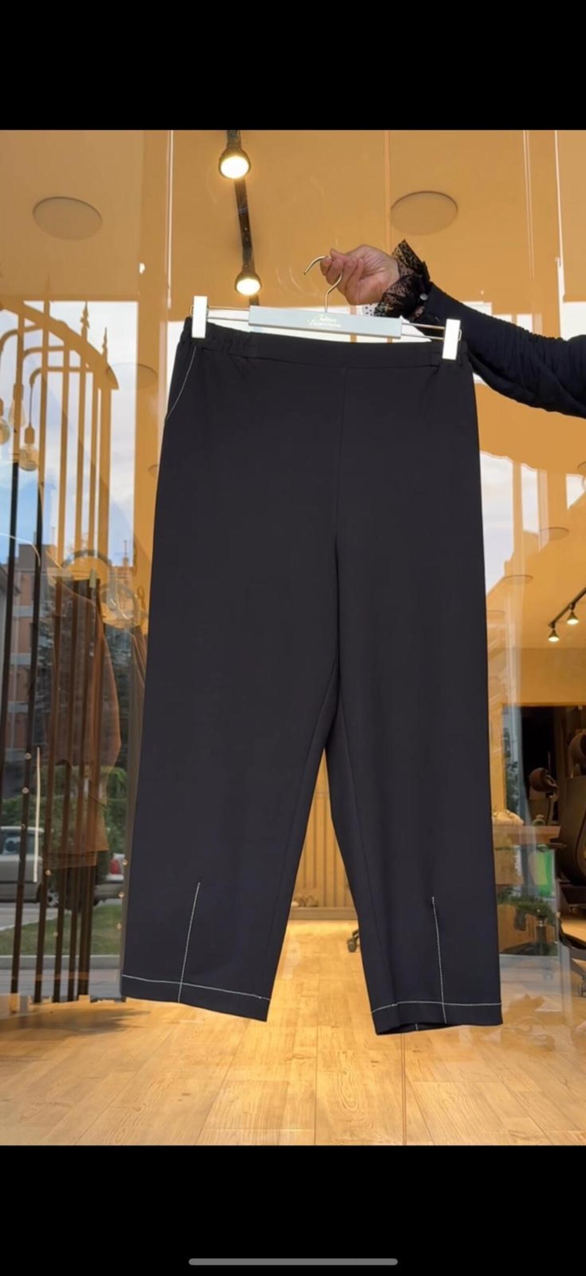 GEOMETRİK KESİMLİ PANTOLONLU TAKIM