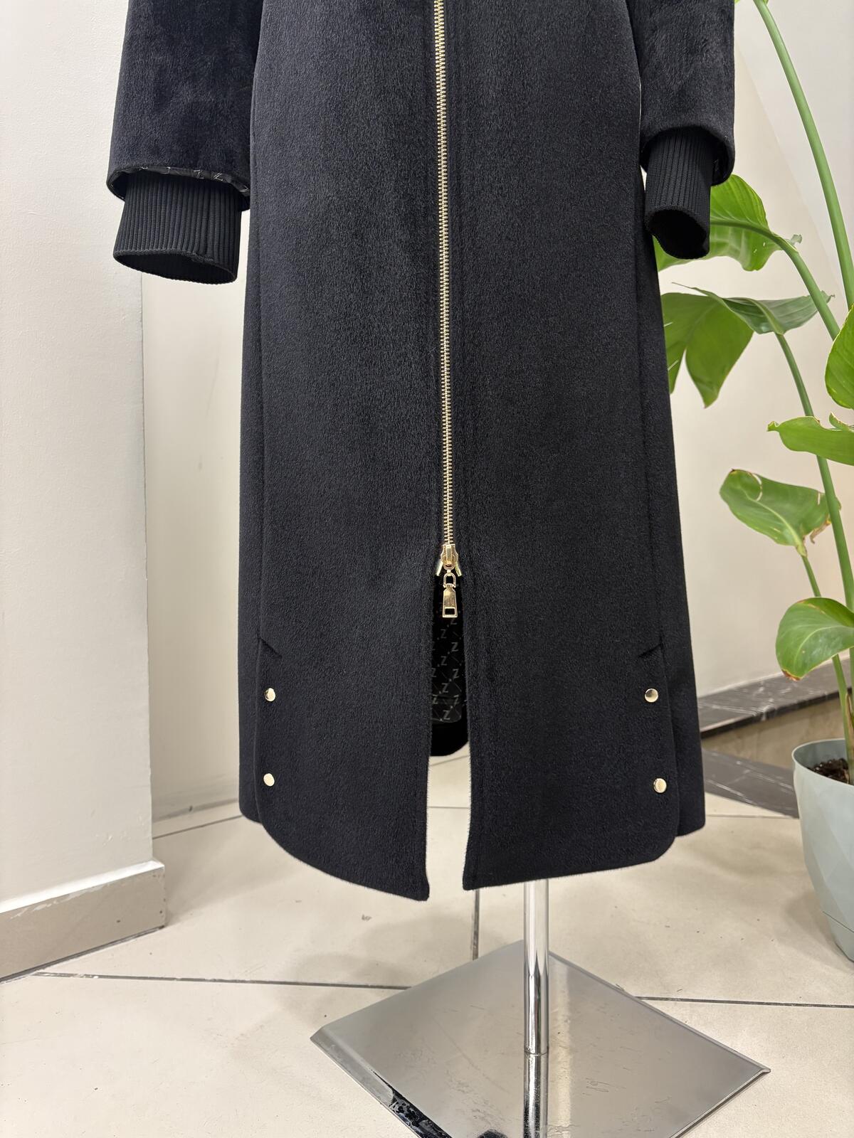 FERMUAR DETAYLI PELUŞ KABAN