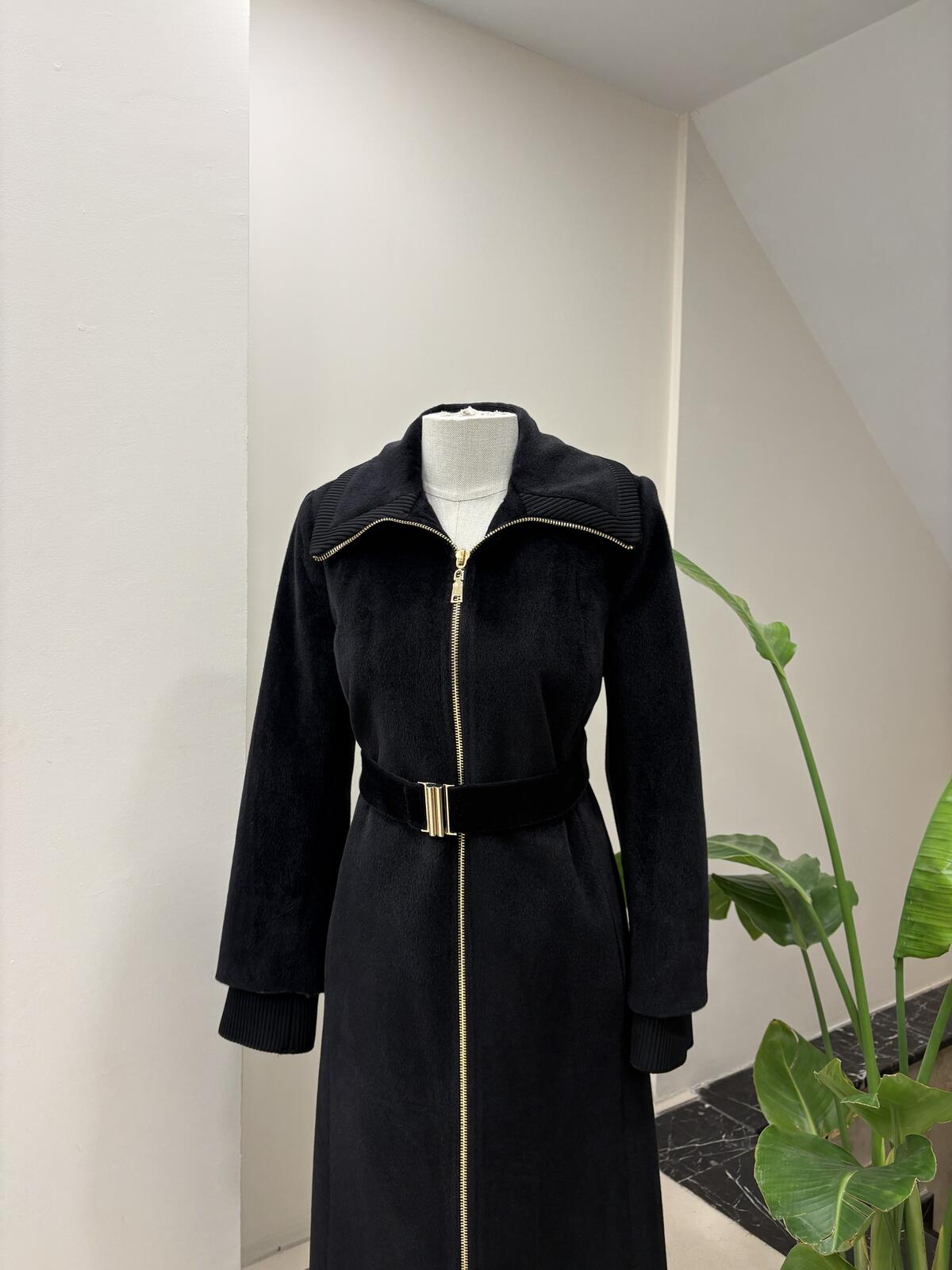 FERMUAR DETAYLI PELUŞ KABAN