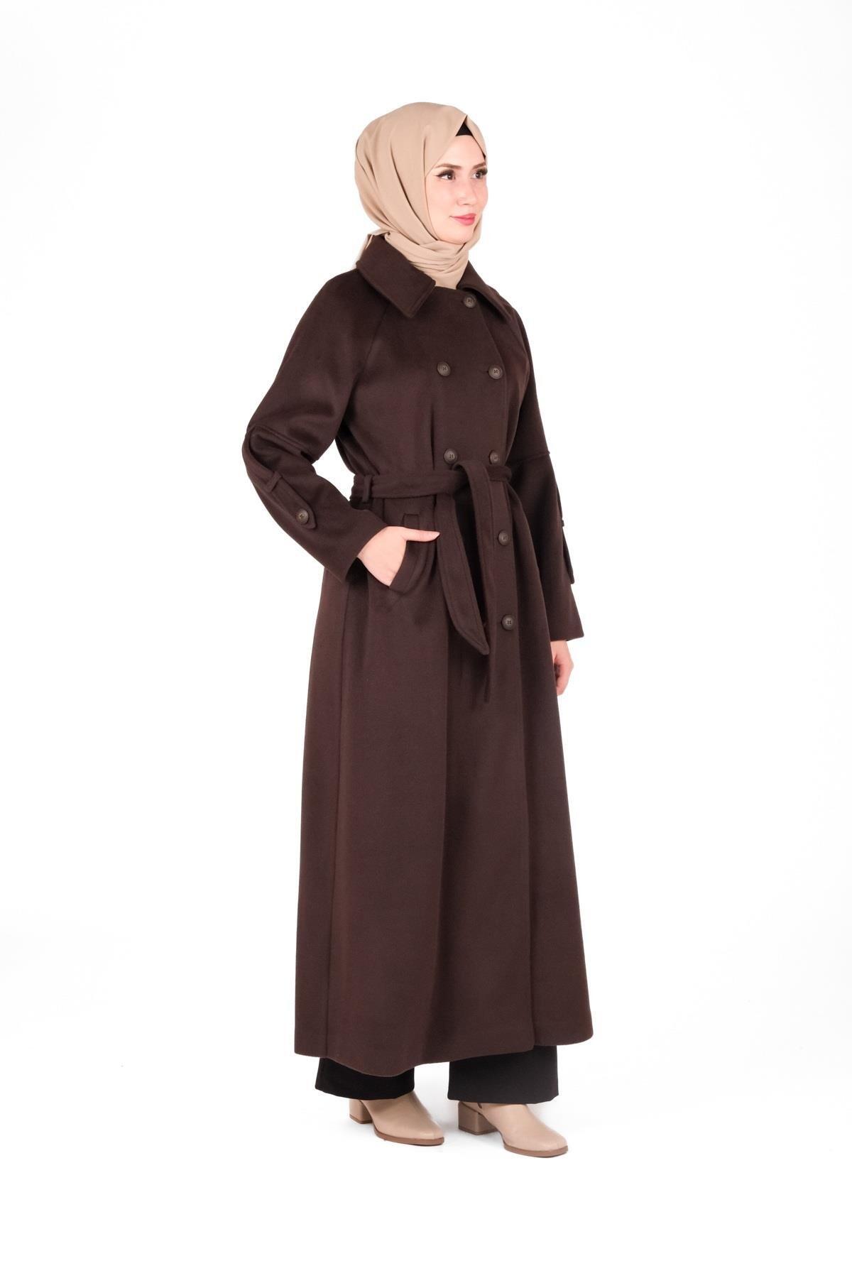 KOL APOLETLİ DÜĞMELİ KABAN